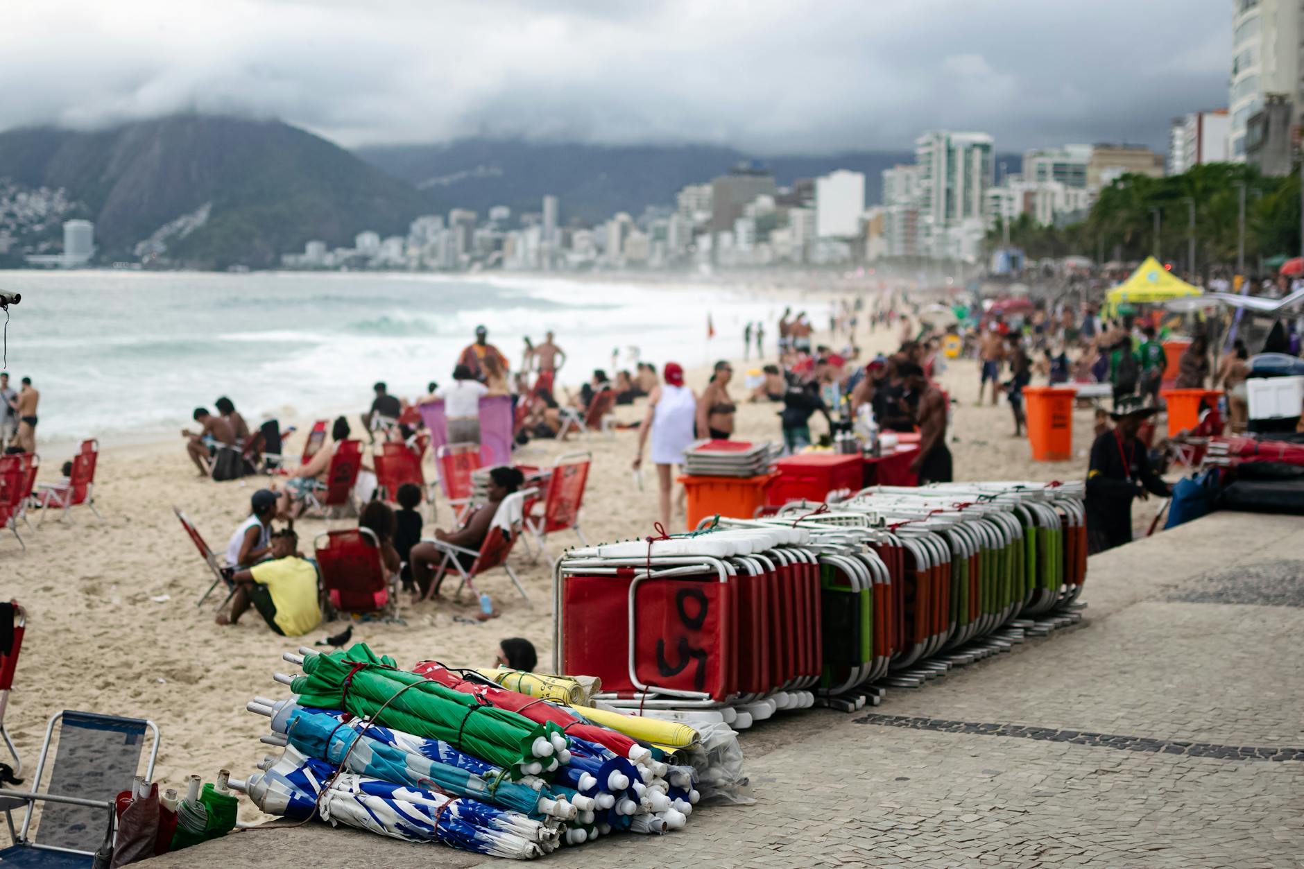 Inflația urcă la 9,87% în martie, electricitatea sare 57%