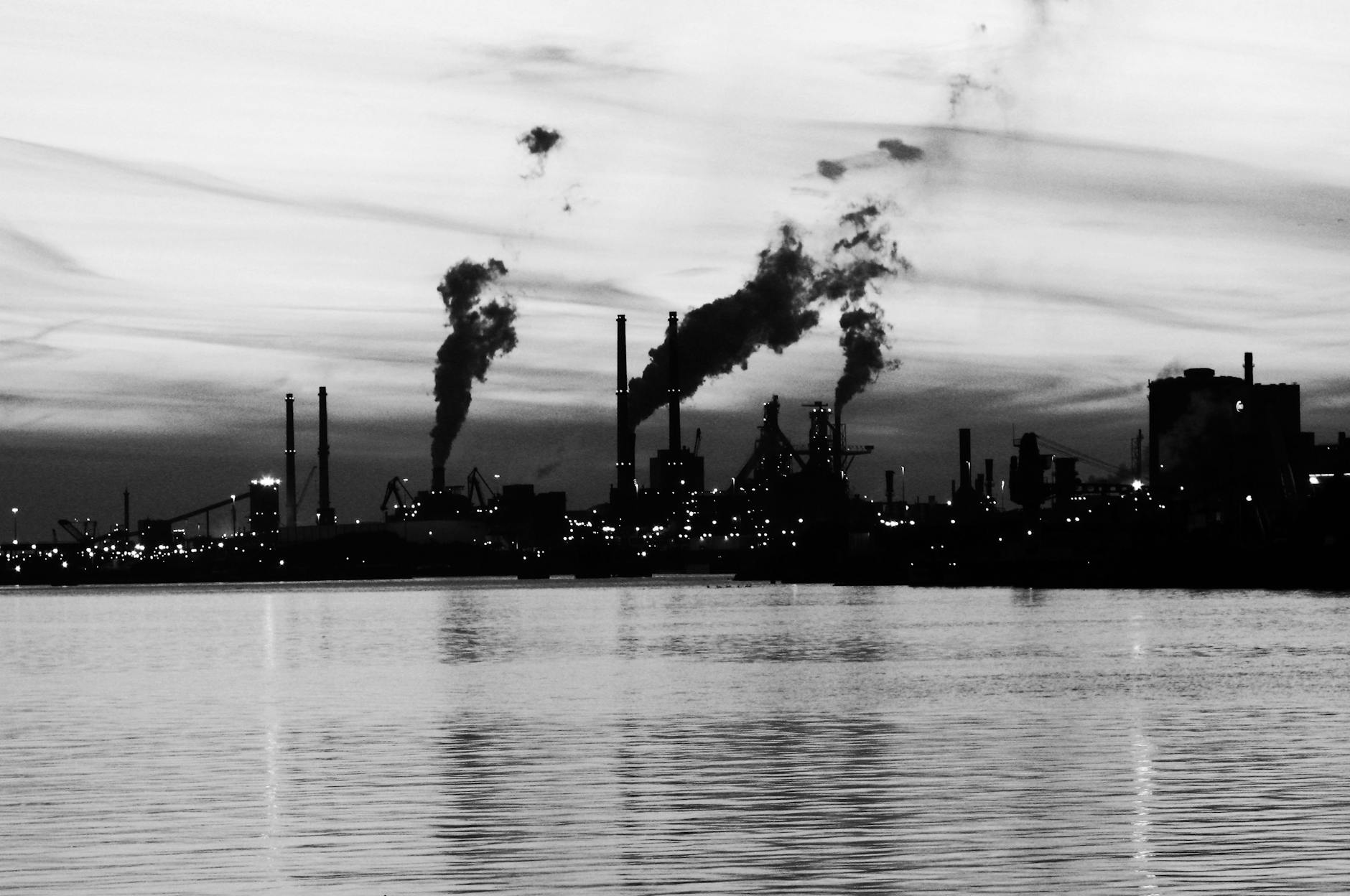 Incendiu la rafinăria Geelong: criza benzinei în Australia