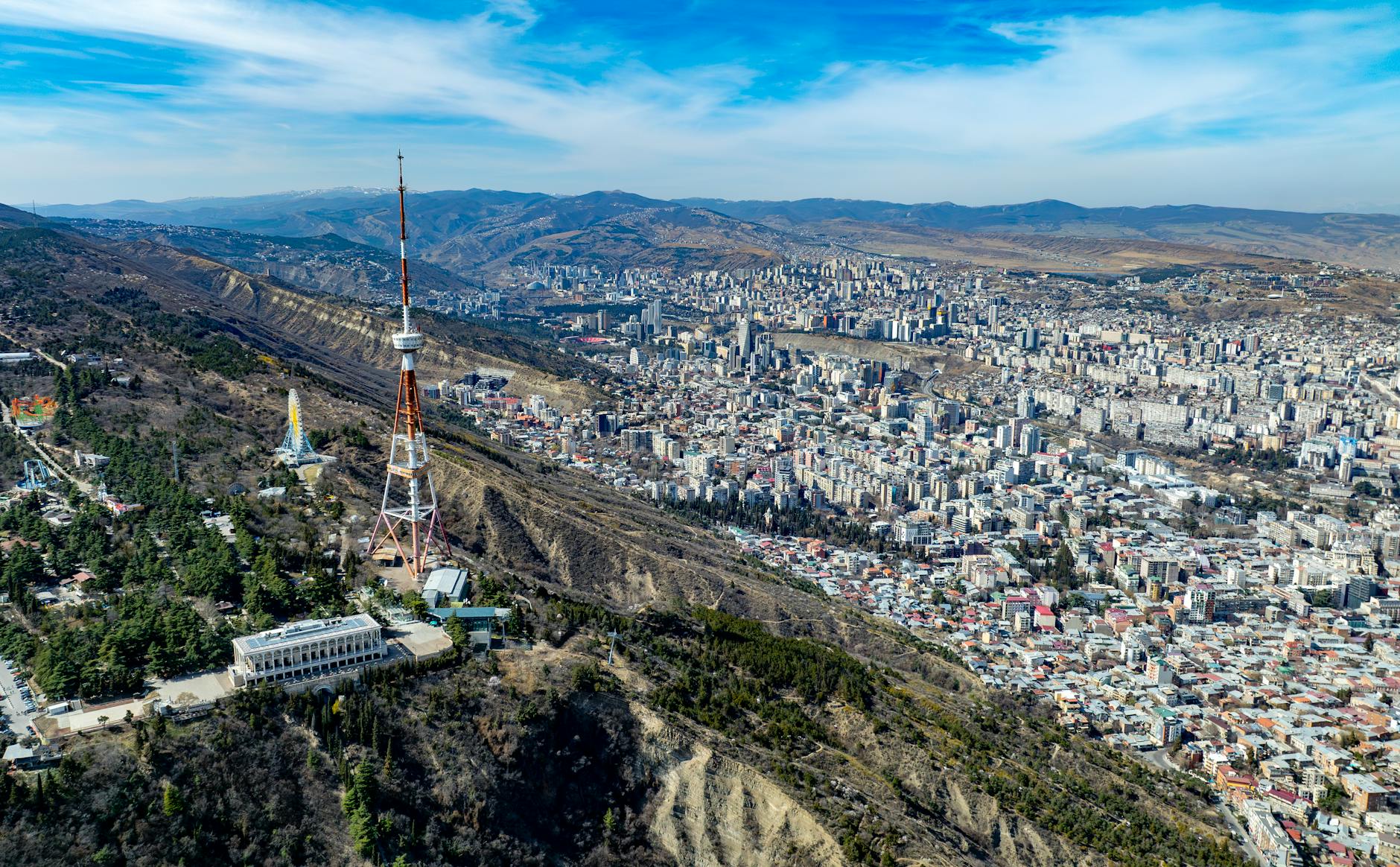 Teheranul amenință că va reînchide Ormuz: blocadă sau pace