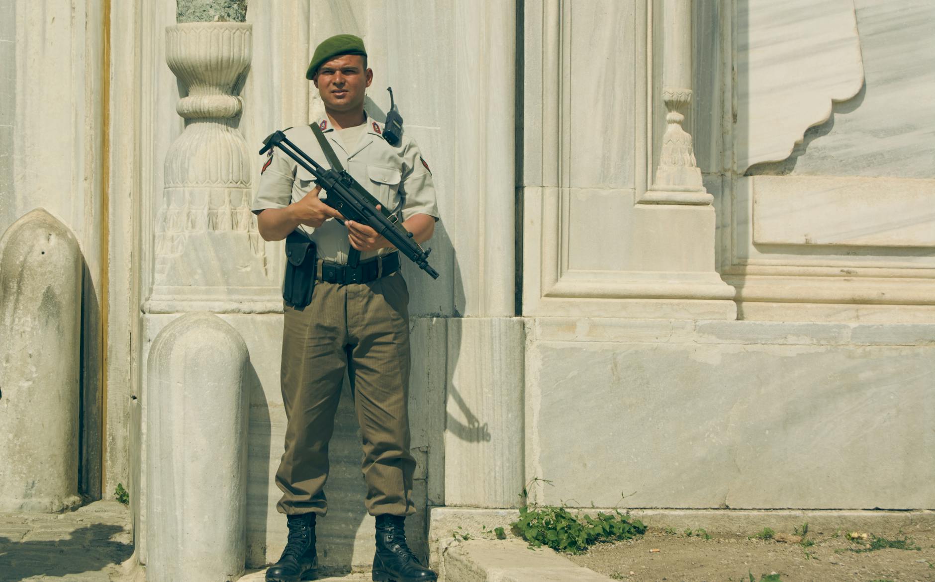 Soldat israelian, filmat lovind statuia lui Iisus în Liban