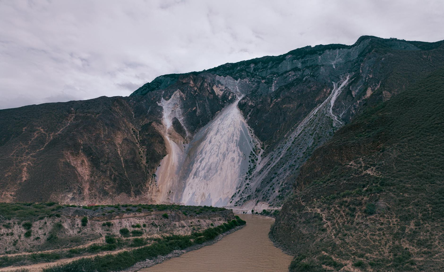 SUA acuză China de furt masiv de tehnologie AI