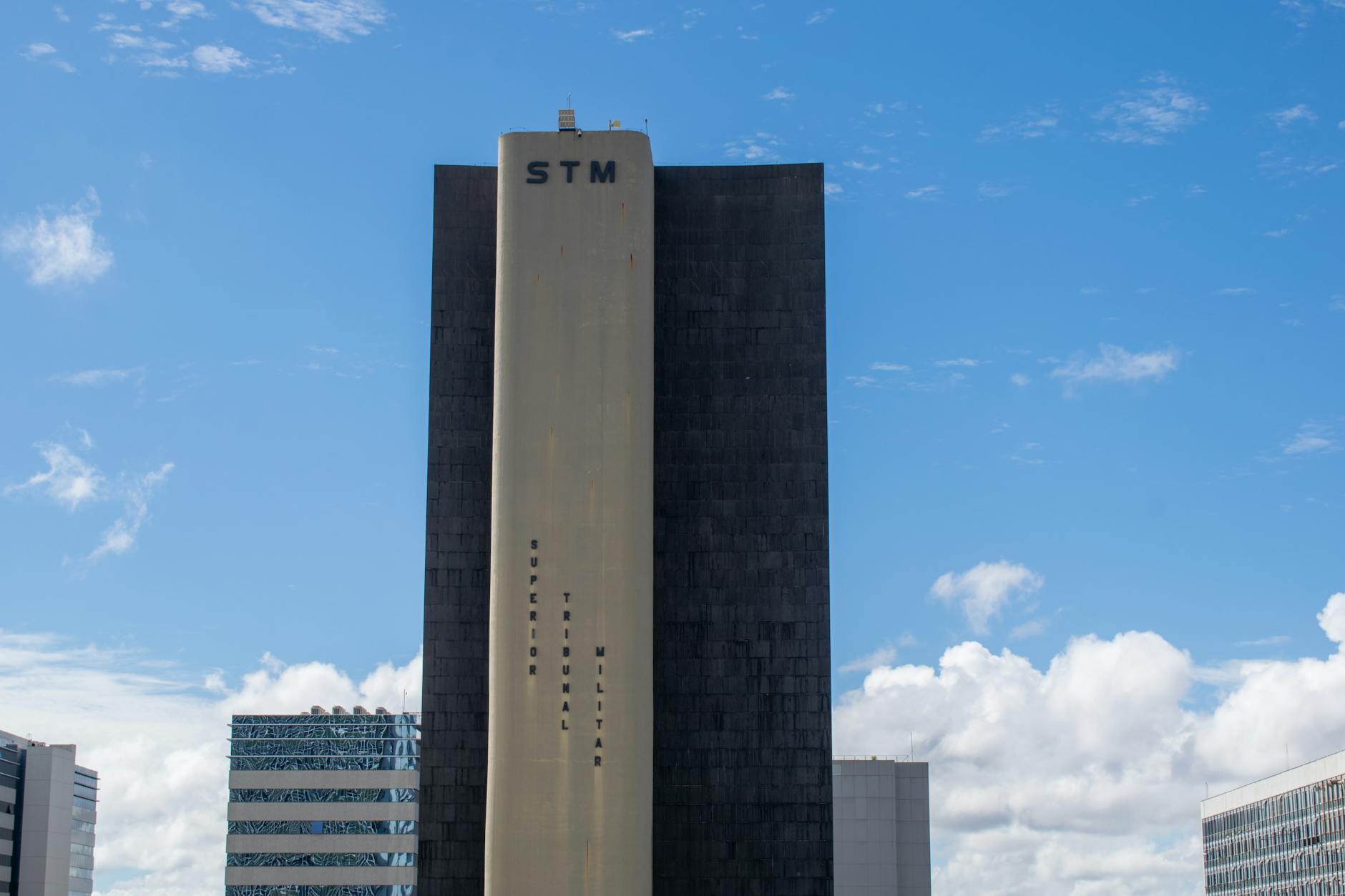 Cheltuielile militare globale ating un nou record