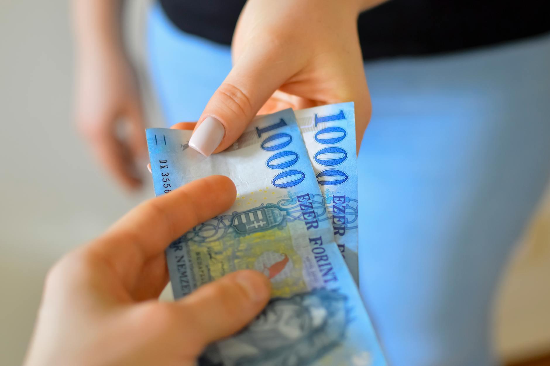 Salariile bugetarilor, între creșteri și concedieri