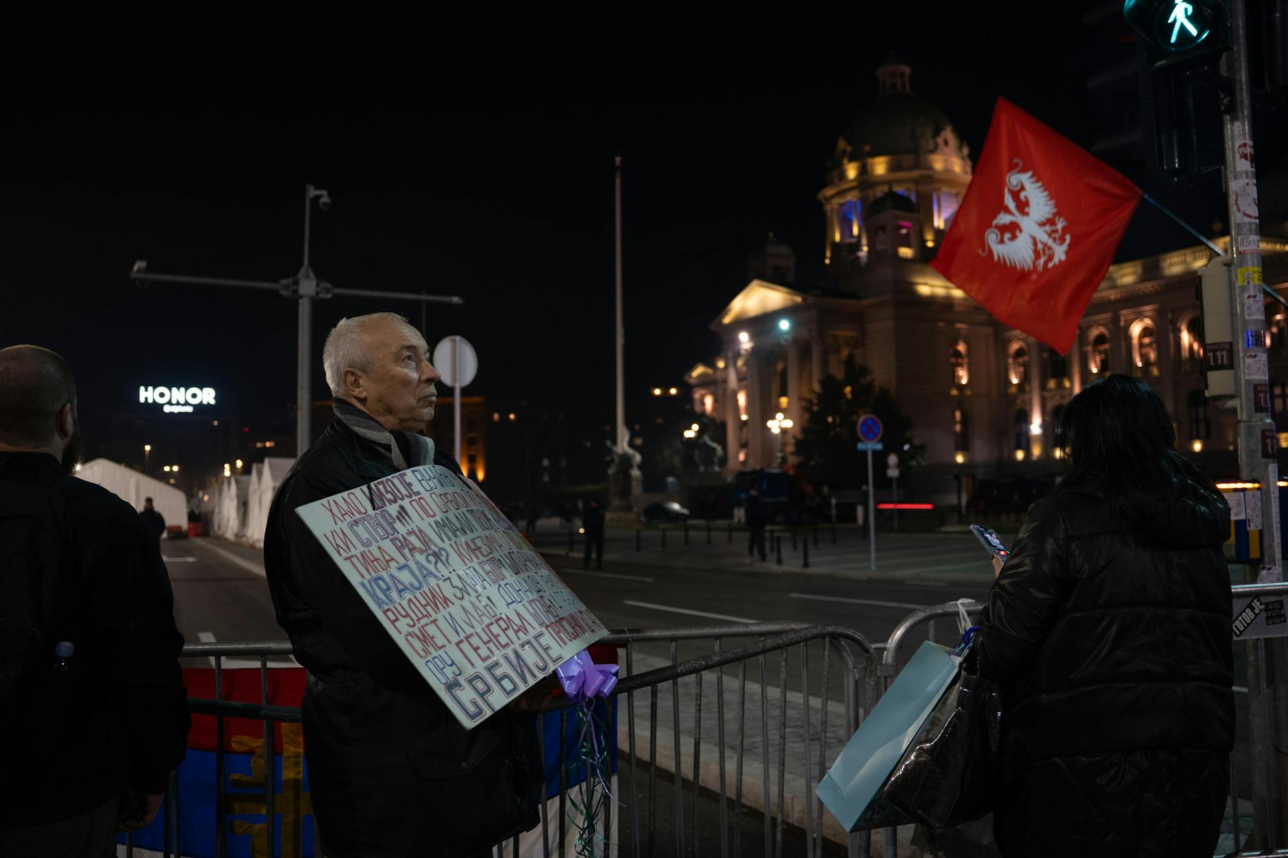 Protest masiv la Belgrad: zeci de mii cer alegeri în Serbia