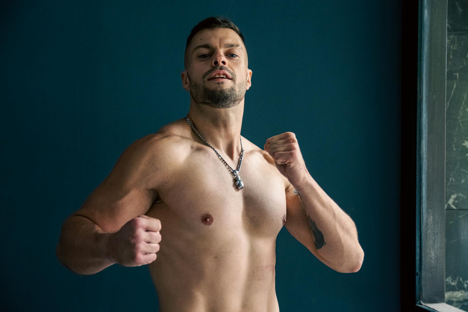Usyk evită surpriza la Piramide: TKO în runda 11