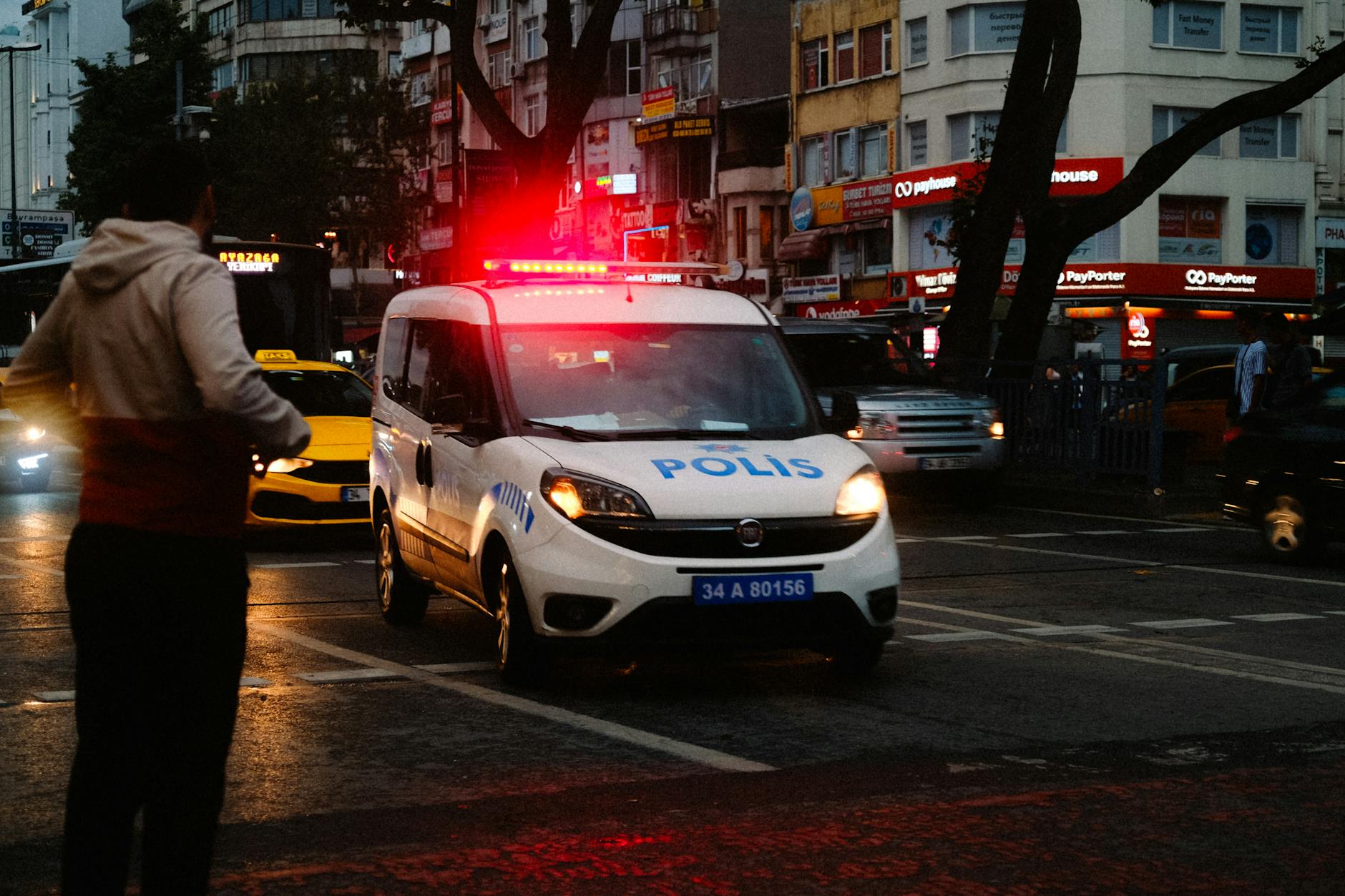 Turcia în criză: poliția atacă sediul opoziției CHP