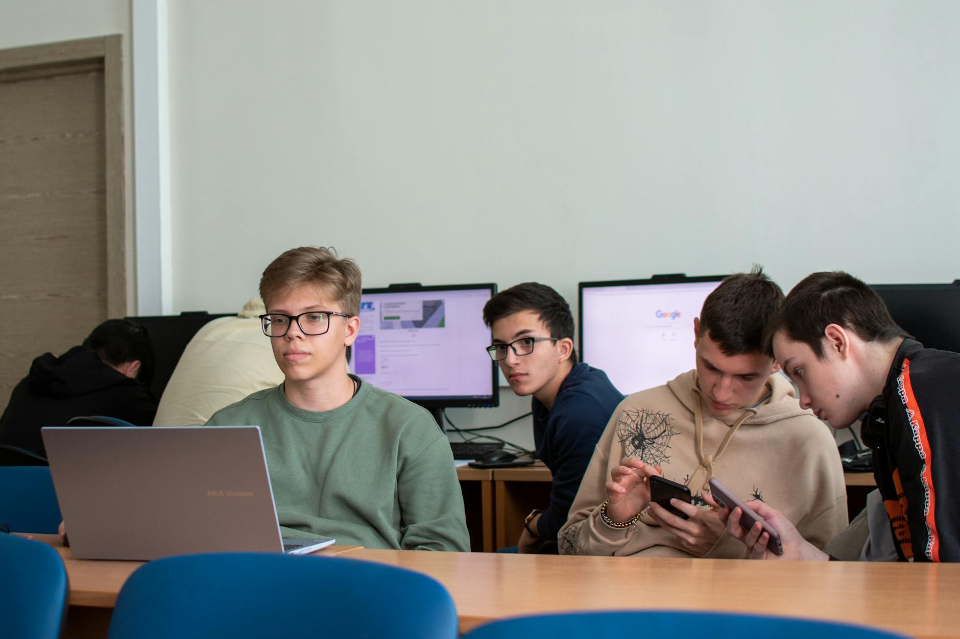 Iranul redeschide internetul după 87 de zile de blackout