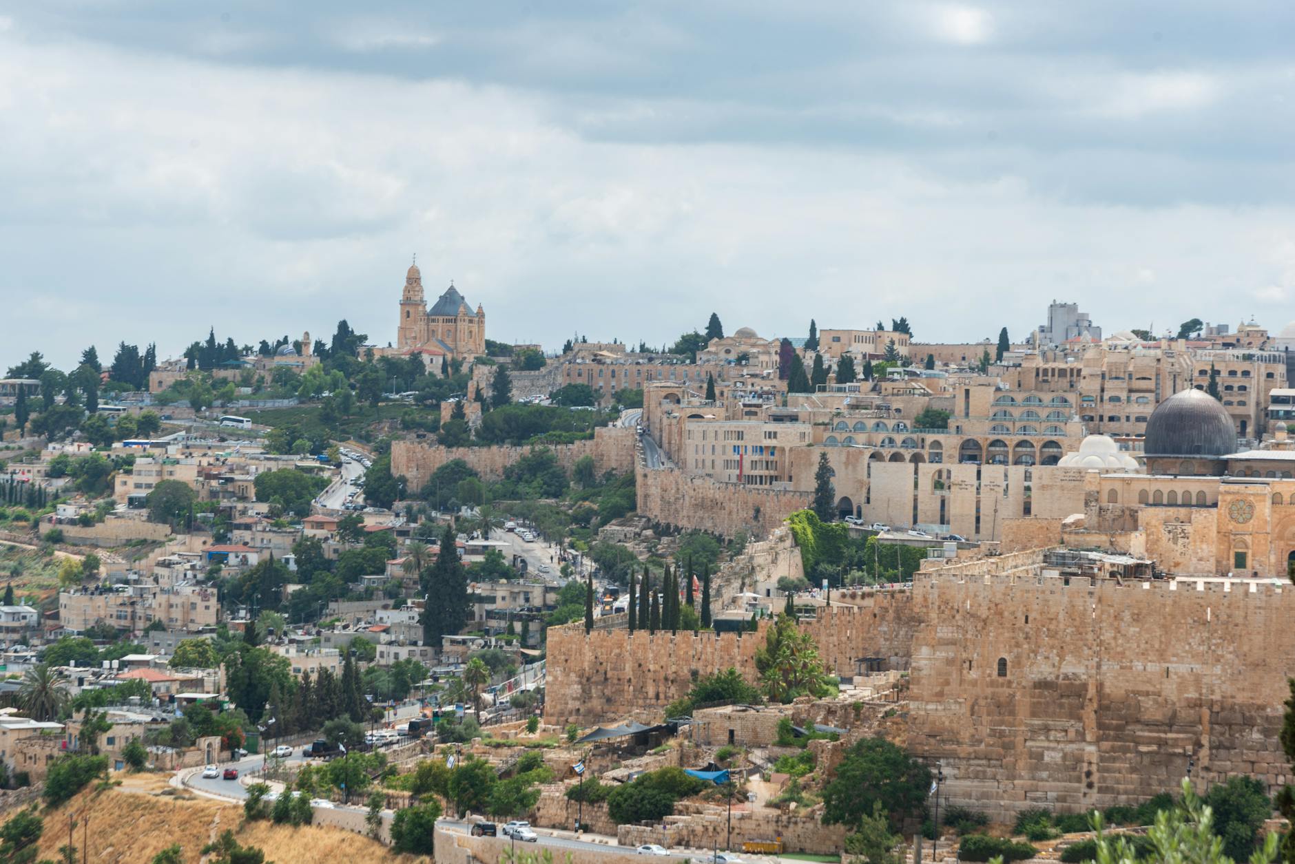 Israel traversează Litaniul și avansează spre Nabatieh