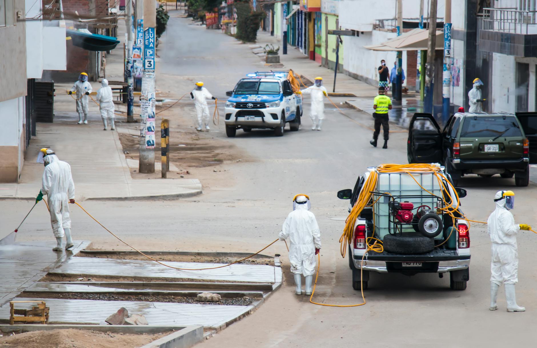 Ebola: OMS declară urgență, cazuri suspecte în Europa și Brazilia