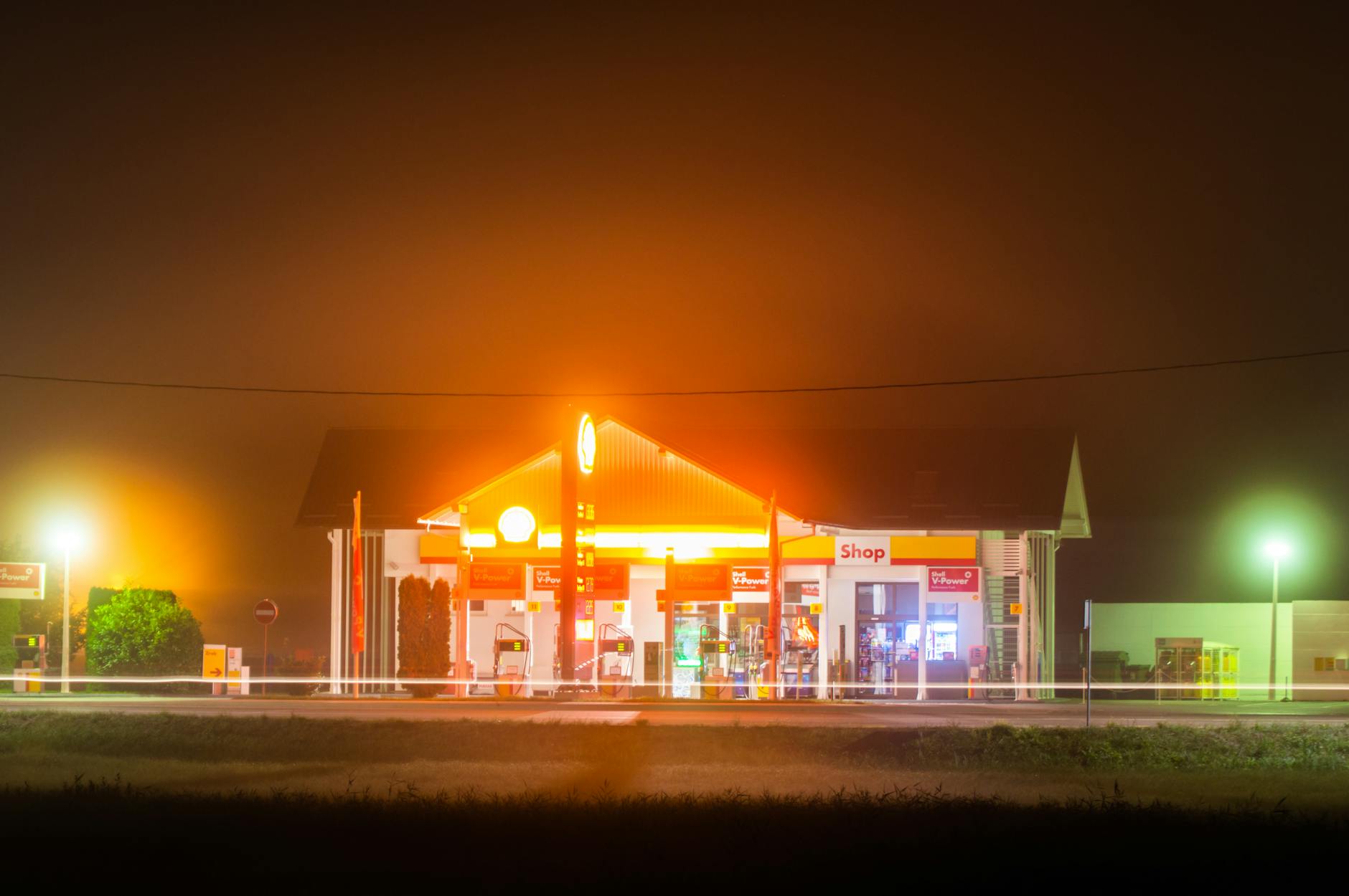 Petrolul spre $100, burse în cădere: factura economică a escaladării