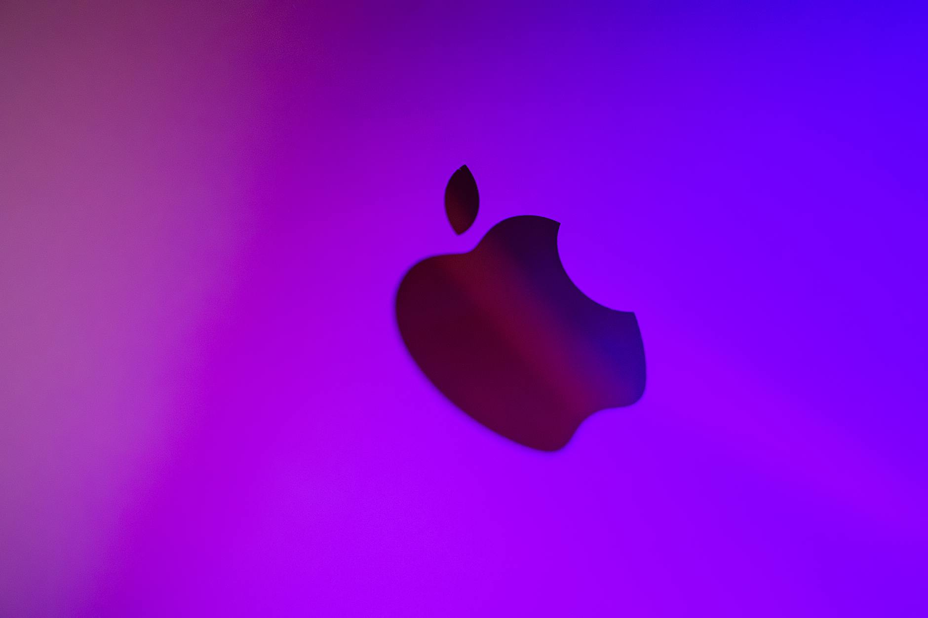 Apple lansează Siri AI, dar UE rămâne fără acces pe iPhone