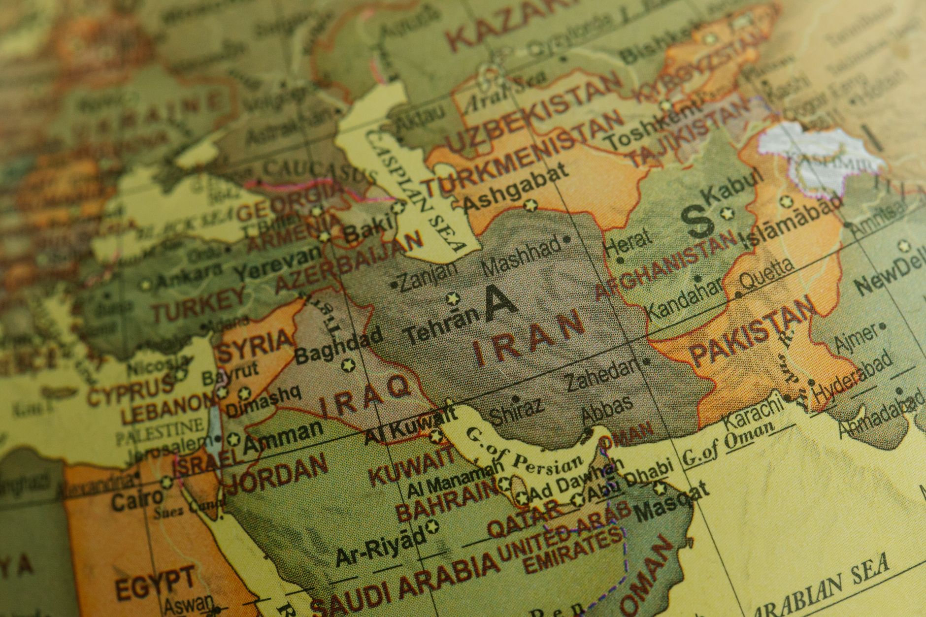 Iranul ripostează cu rachete și drone asupra bazelor americane din trei țări