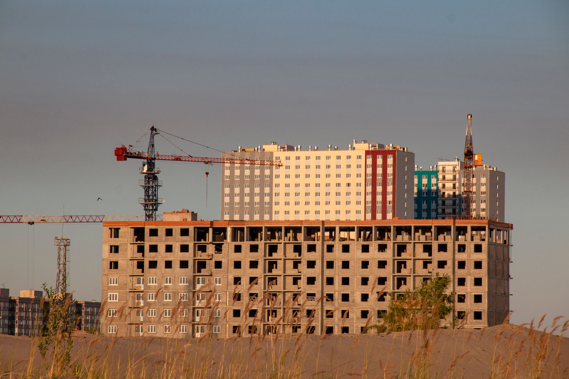 Rusia construiește baze pentru 115.000 de soldați lângă NATO