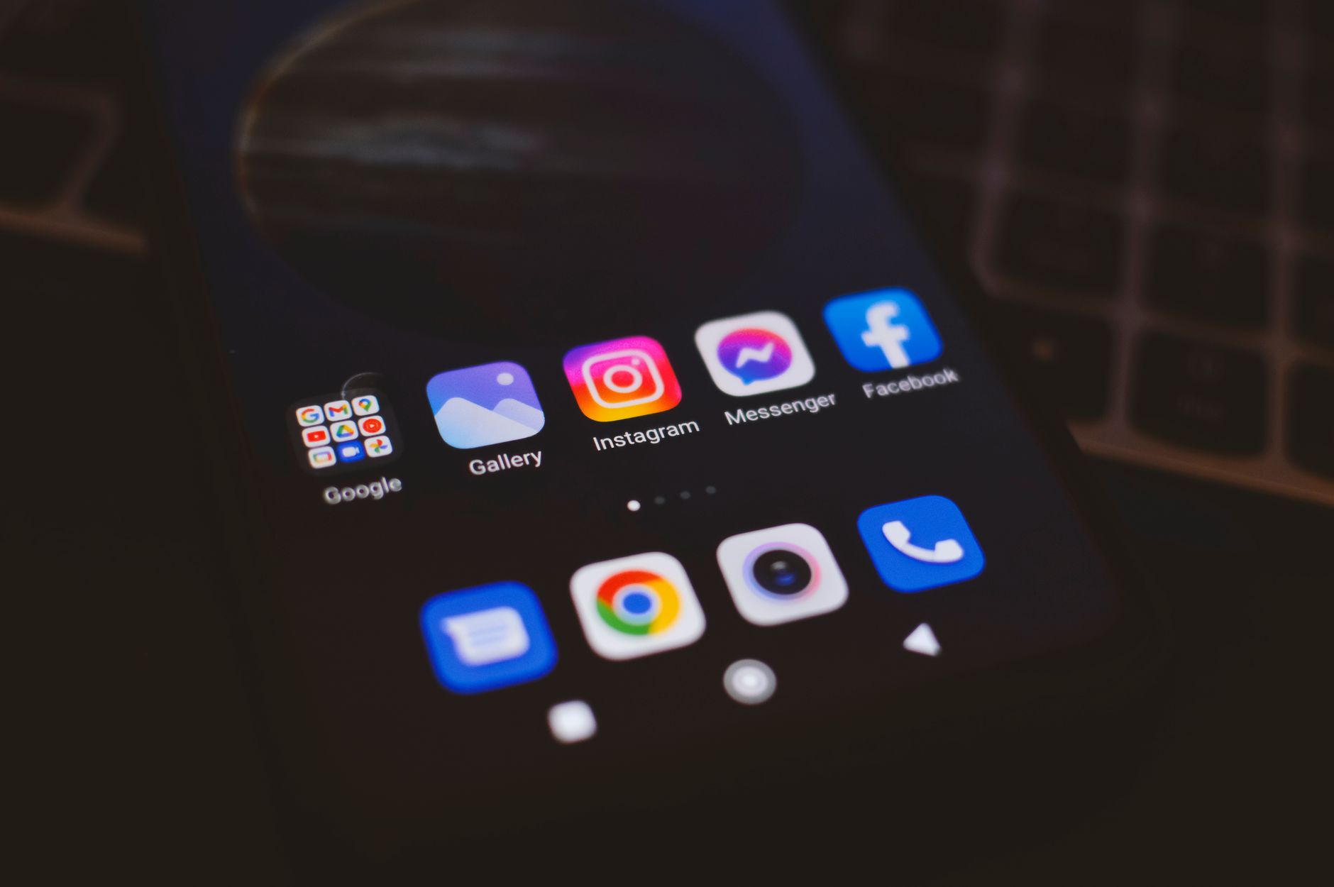 Facebook, Instagram și Messenger au picat la nivel global