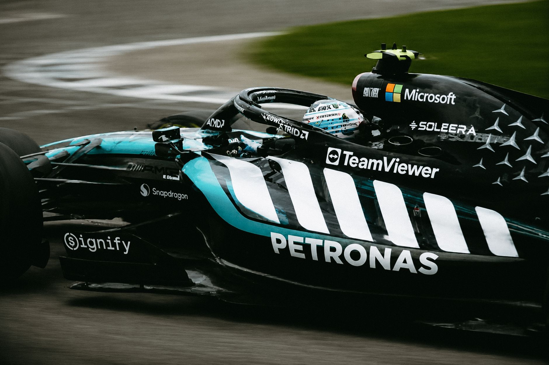 Hamilton câștigă primul GP pentru Ferrari la Barcelona