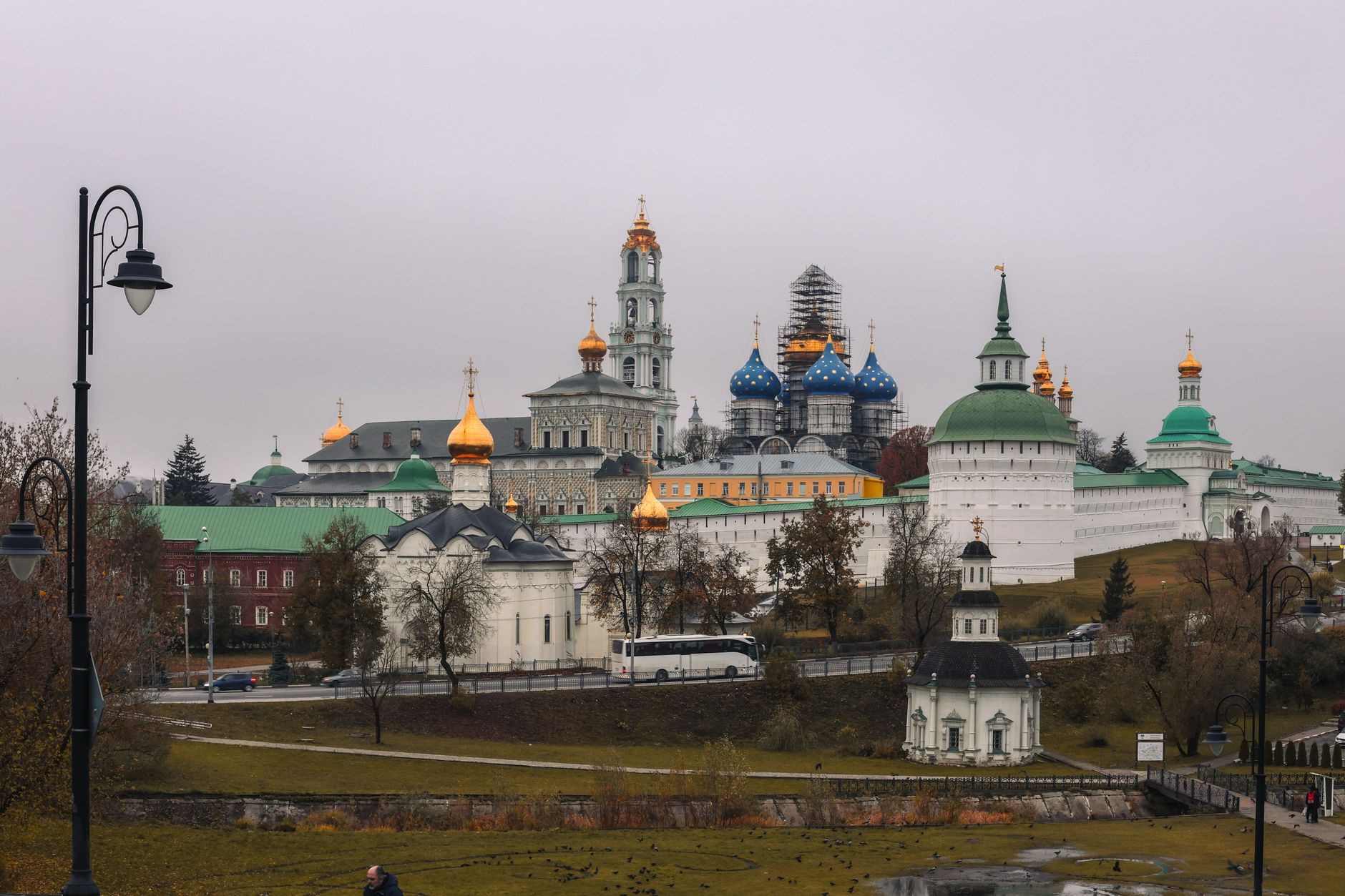 Rusia lovește Lavra Pecersk: sit UNESCO în flăcări