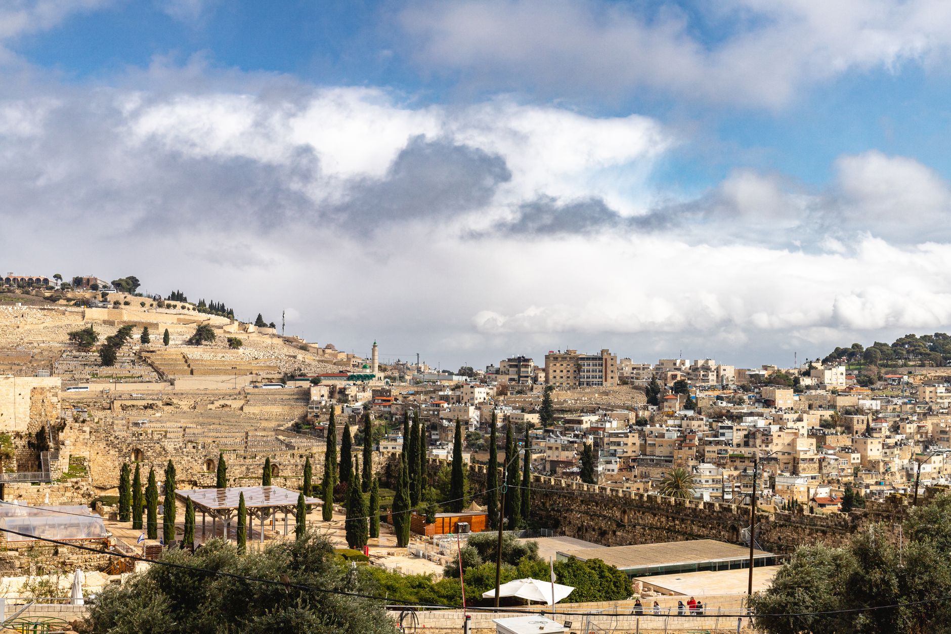 Israel atacă Libanul după acord; Hezbollah îl respinge