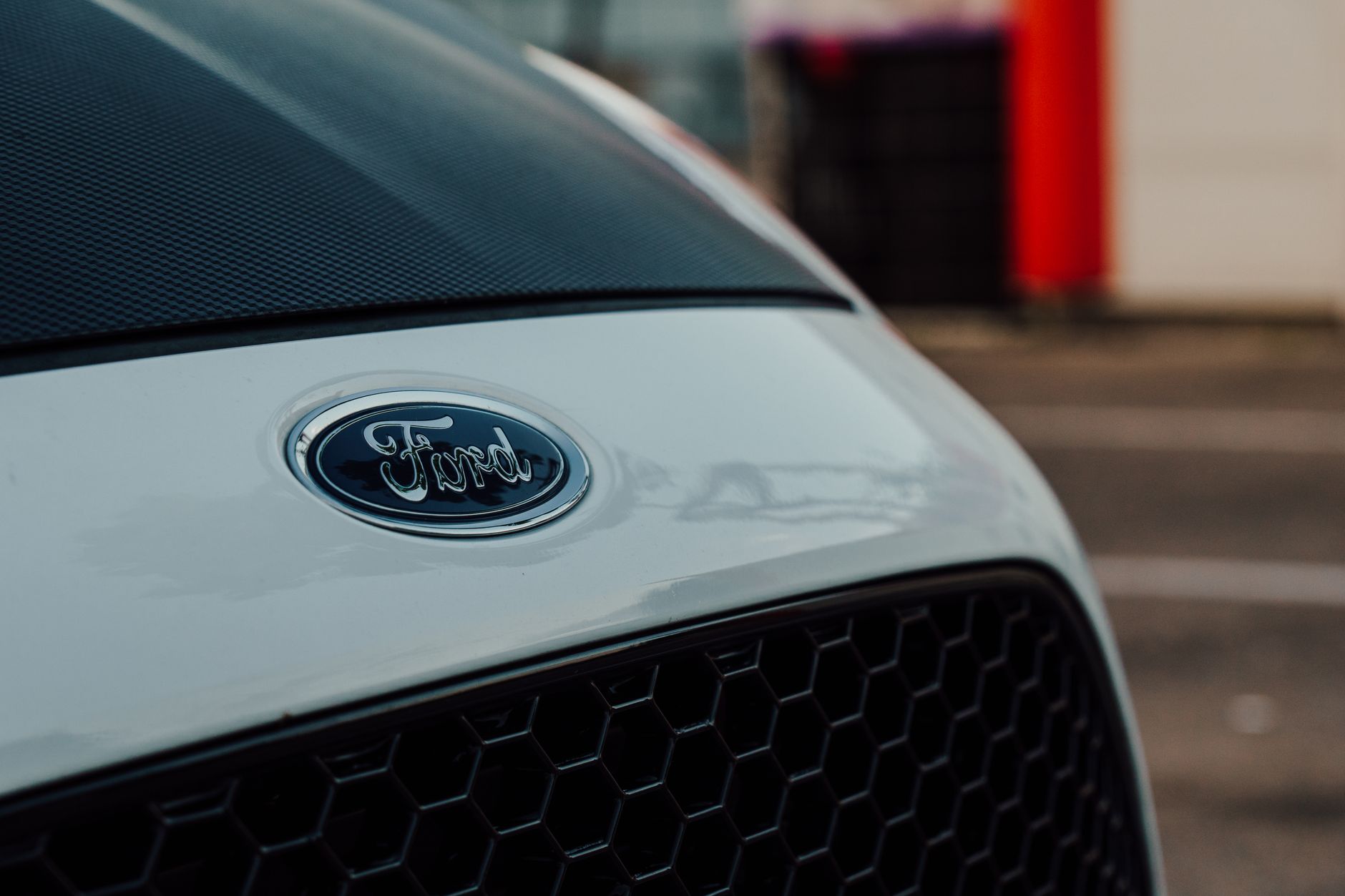 Ford reangajează 350 ingineri după ce AI a dat greș