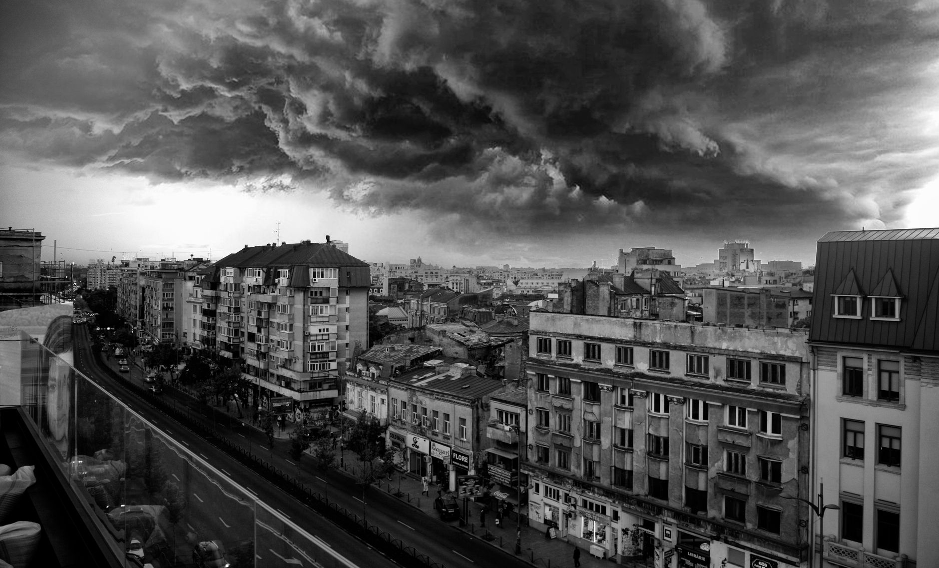 Furtună la București și Ilfov: un mort, zeci de intervenții