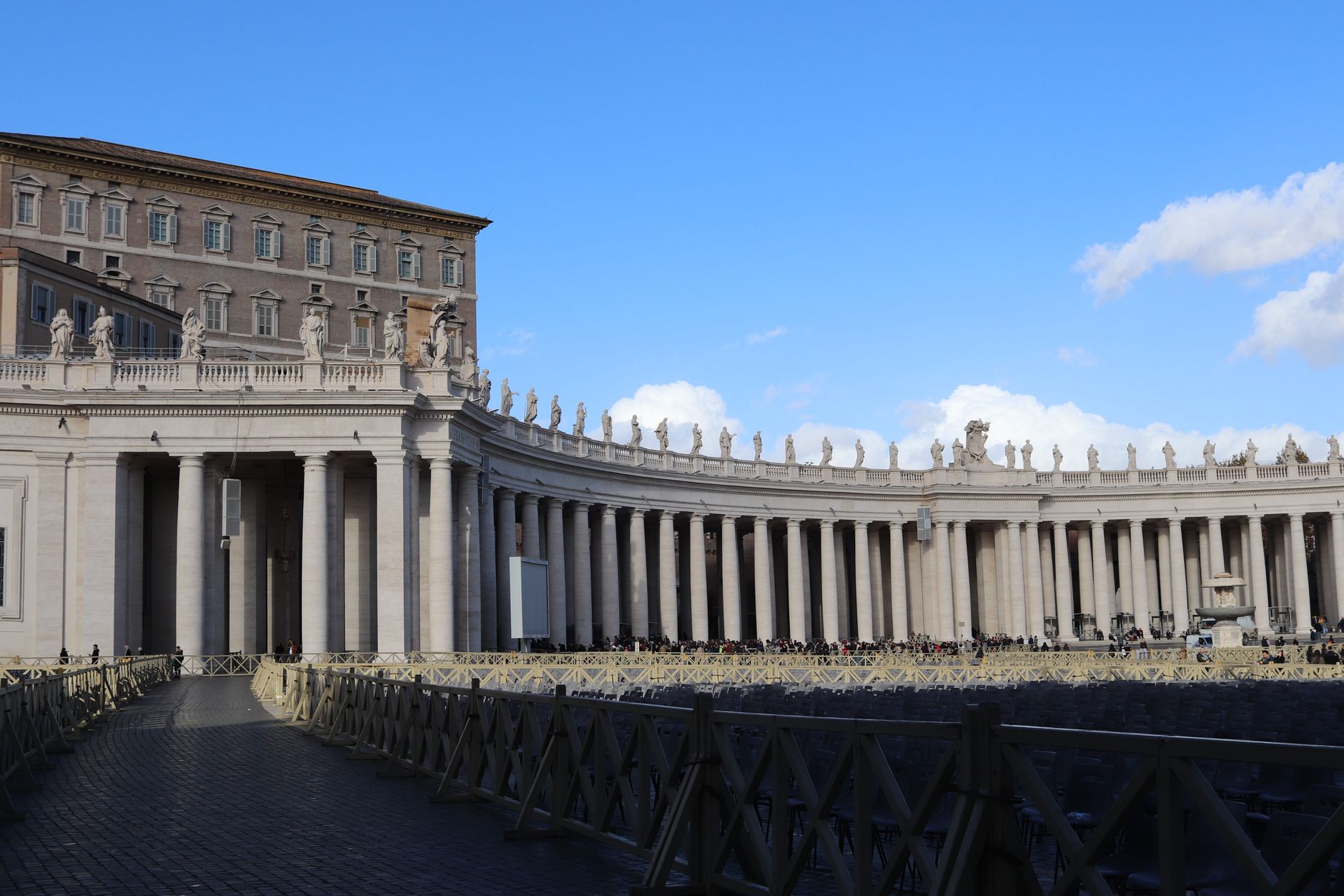 Vaticanul excomunică șase episcopi lefebvriști