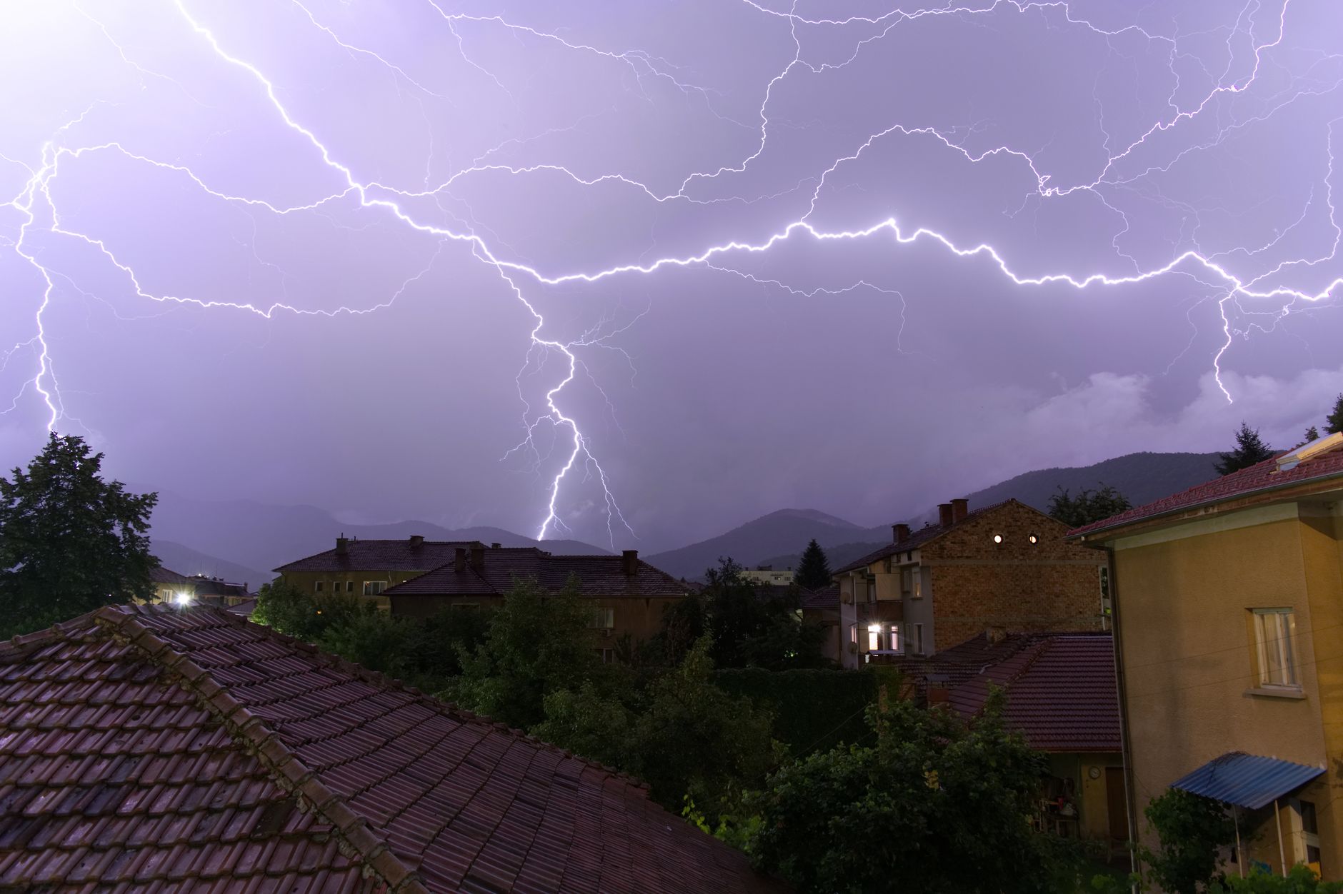 Cod galben de furtuni: Bucureștiul și 8 județe sub alertă