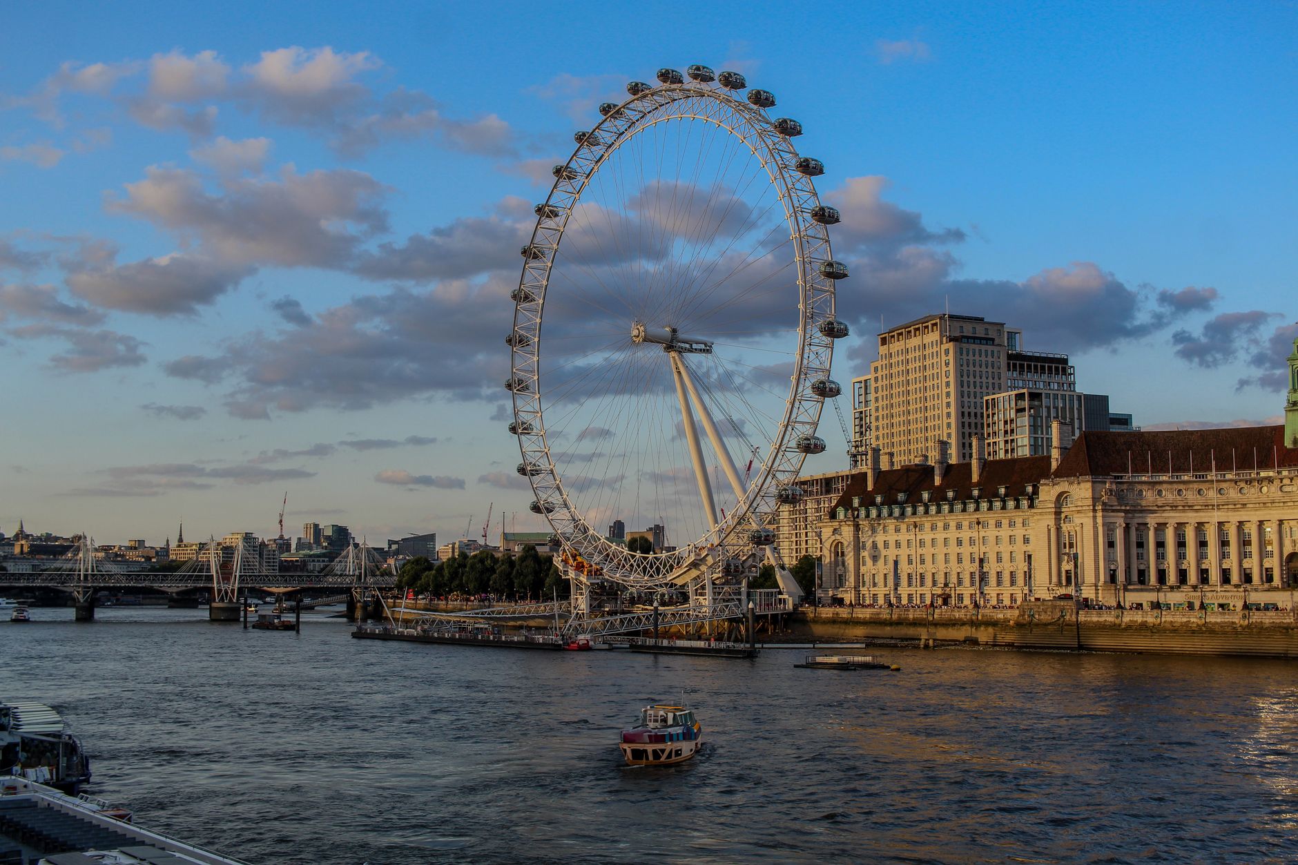 Harry vizitează Londra fără Meghan din motive de securitate