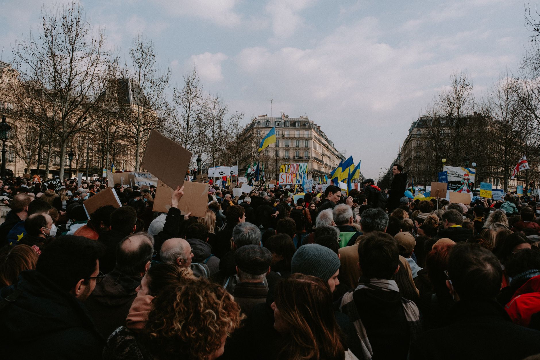 Franța: 100.000 de manifestanți cer lege anti-violență