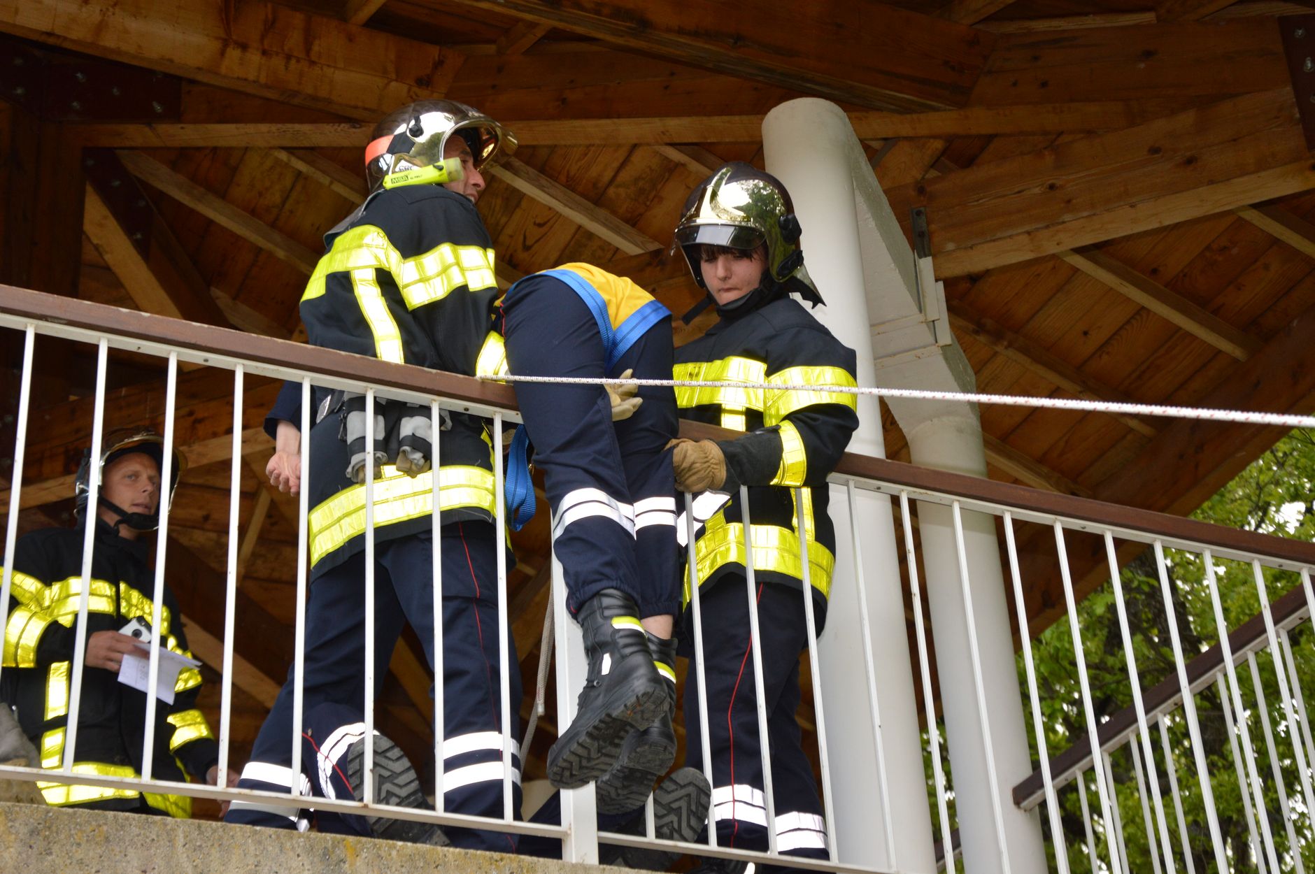 Pompier mort, 10.000 evacuați: caniculă extremă în Europa