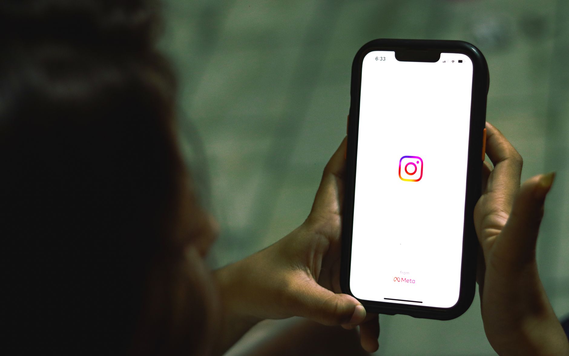 UE acuză Meta: Instagram și Facebook, design adictiv