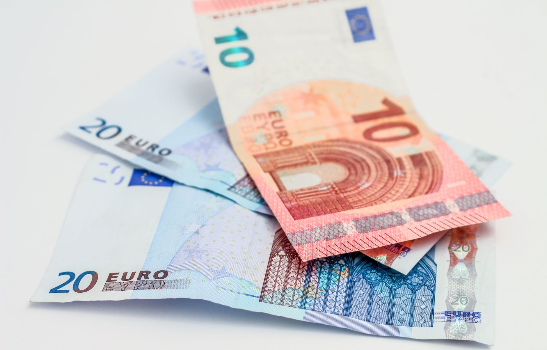 250 de milioane de euro pentru contoare și baterii de stocare