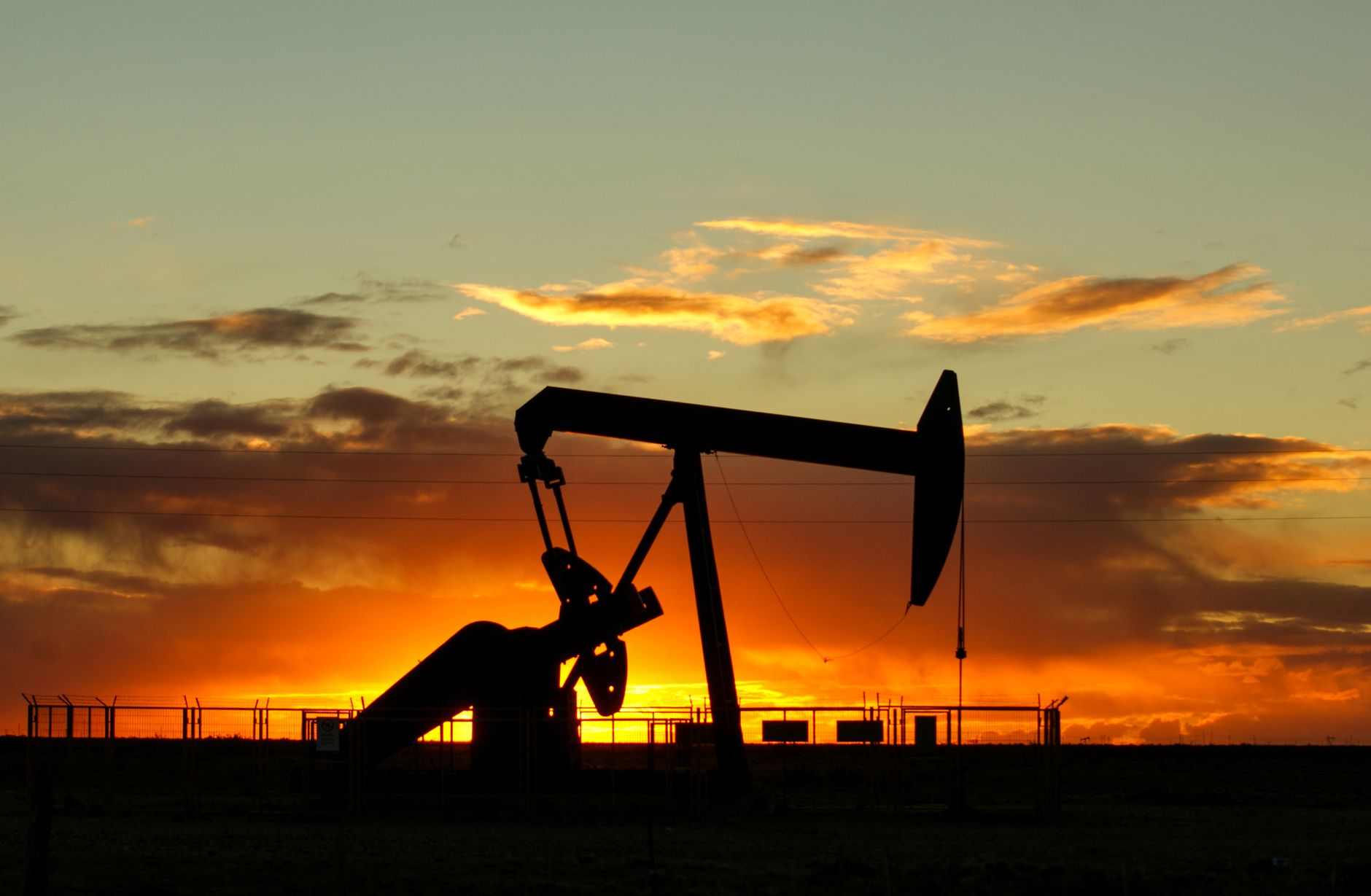 Brent depășește $100/baril după atacuri Houthi în Marea Roșie