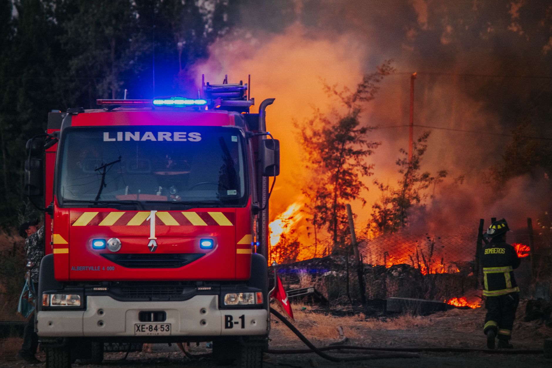 Incendii devastatoare: 160.000 evacuați în Franța și Spania
