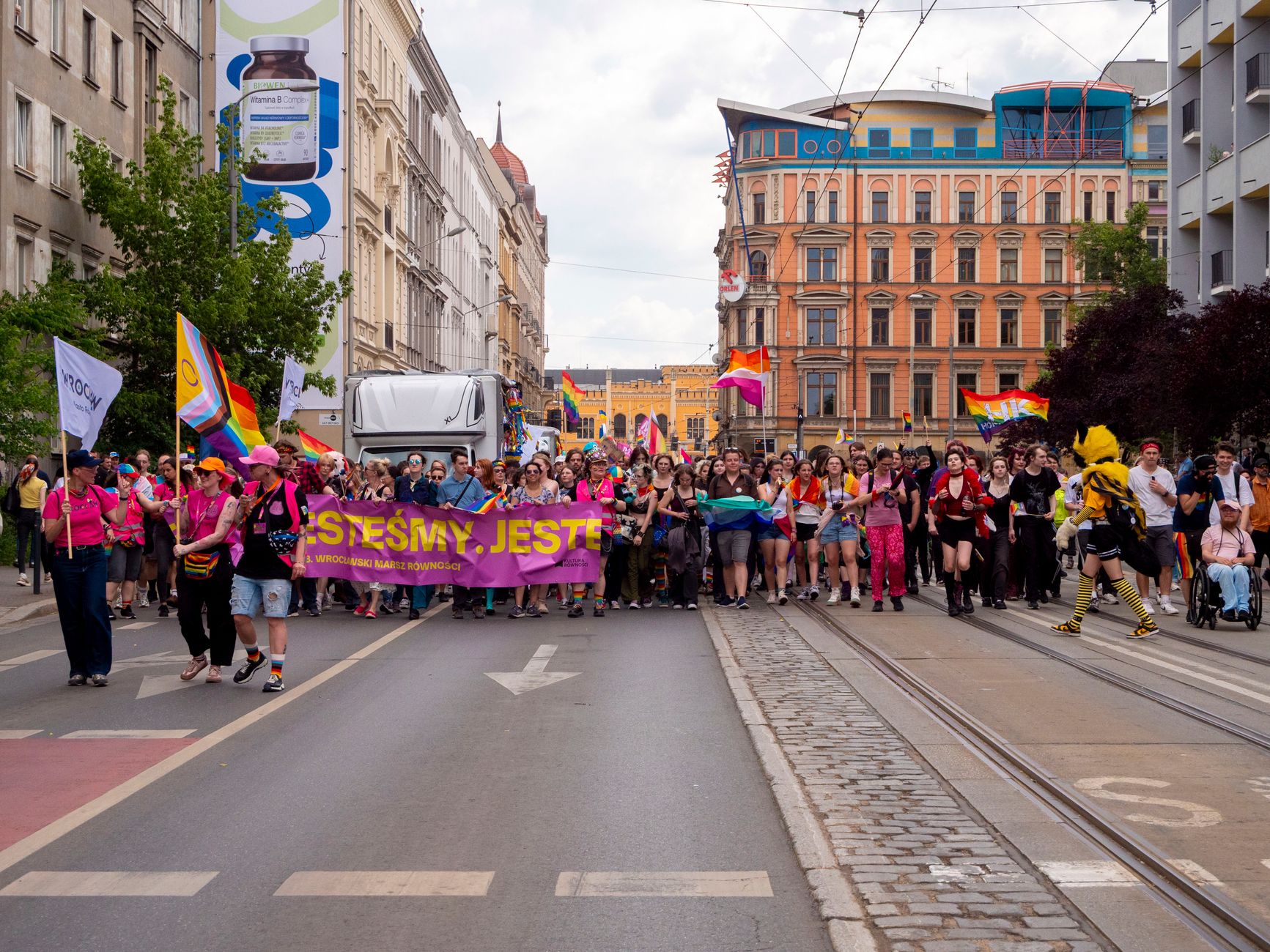 Oradea Pride 2026: marș desfășurat cu amenzi, reacții UE