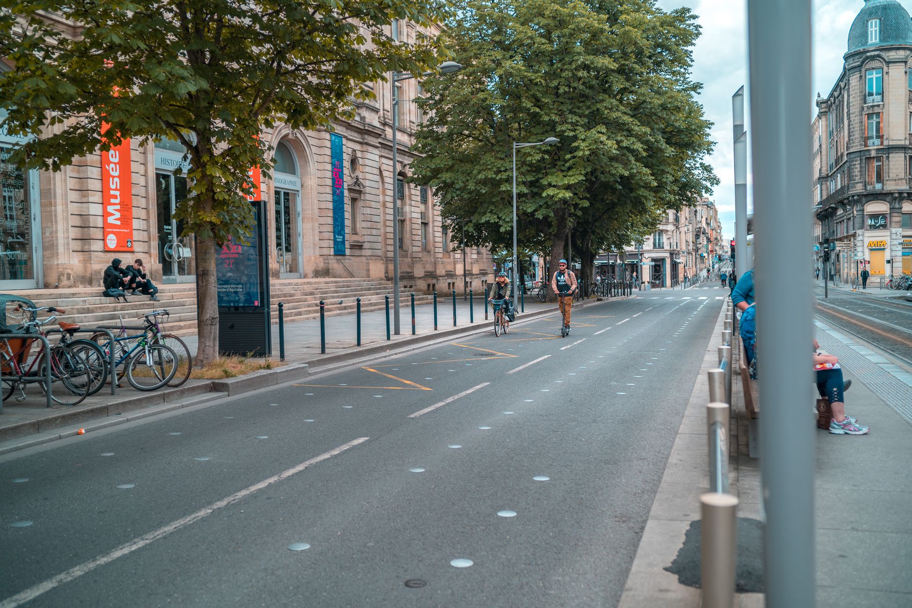 Bordeaux asediat: 360.000 de evacuați în Franța și Spania