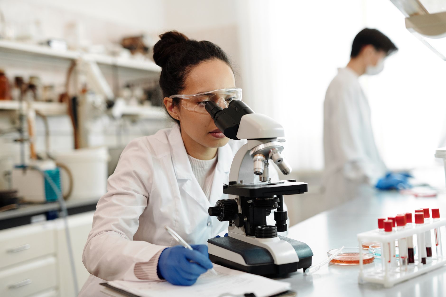 DNA percheziționează ONJN: patru funcționari vizați pentru mită