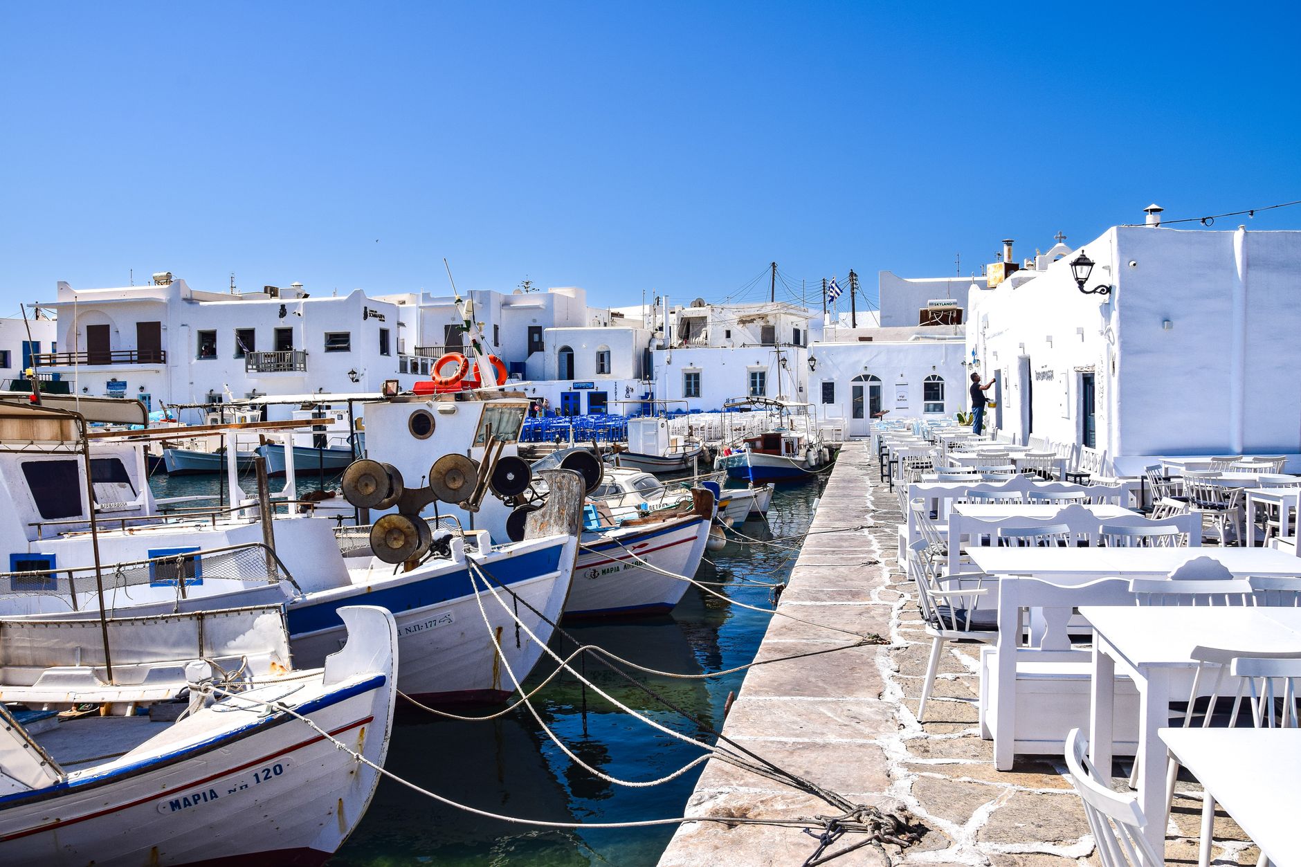 Paros, evacuată de urgență; 40.000 de firme afectate în Franța