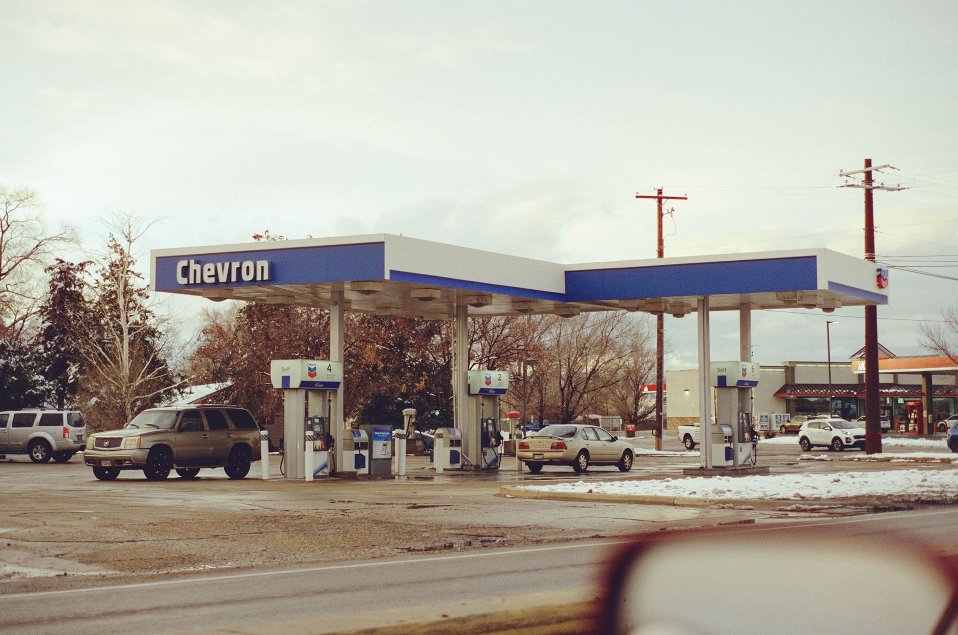 Exxon și Chevron: profit de 26,5 mld $ în trimestrul de război