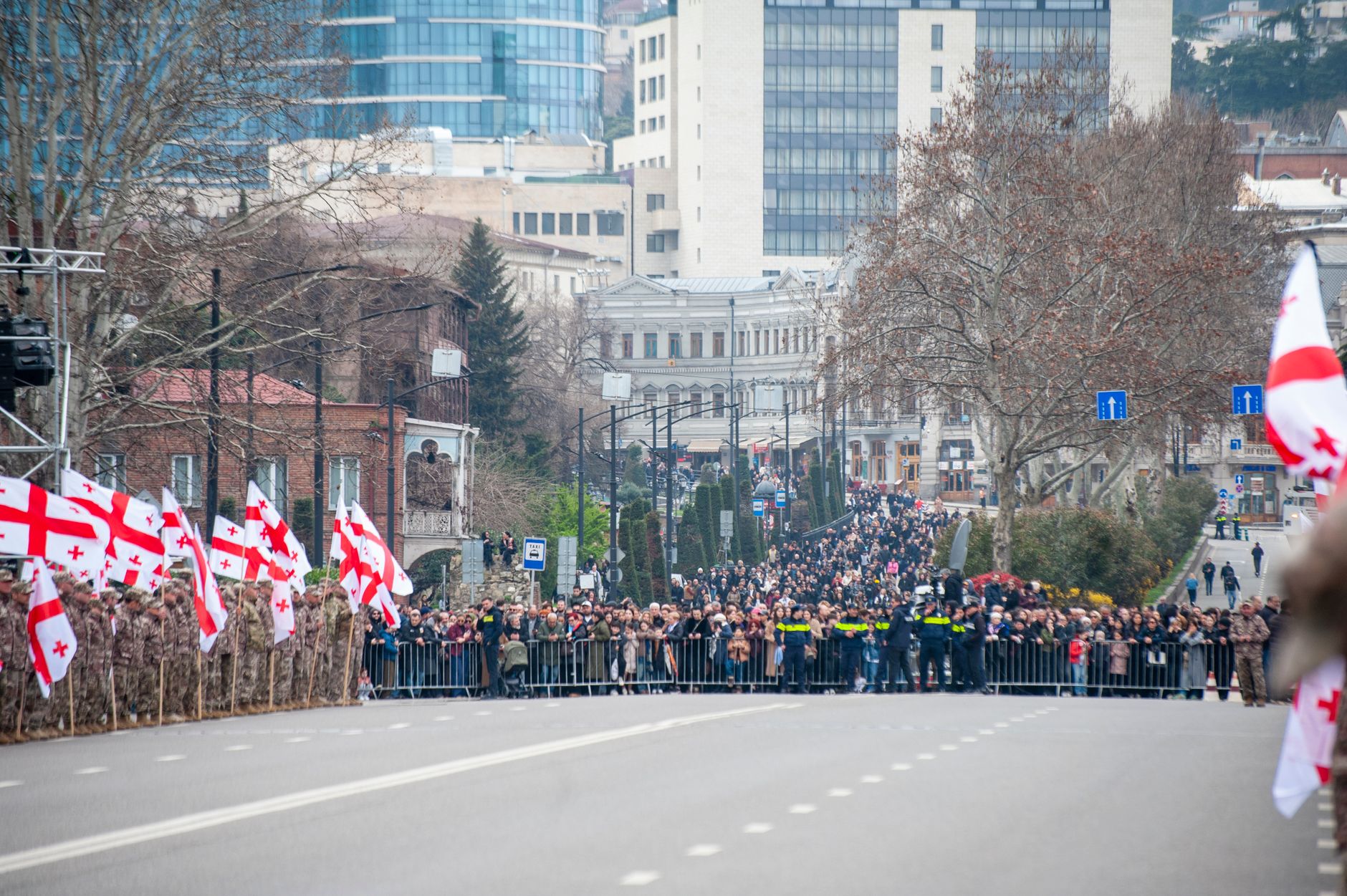 Armata deviază un braț al Dunării; Cernavodă mai rezistă 4–5 zile
