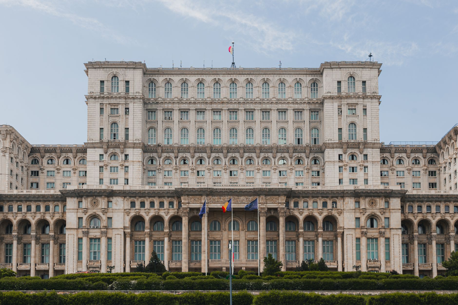 Senatul adoptă decarbonizarea: amendamentele PSD riscă miliarde PNRR