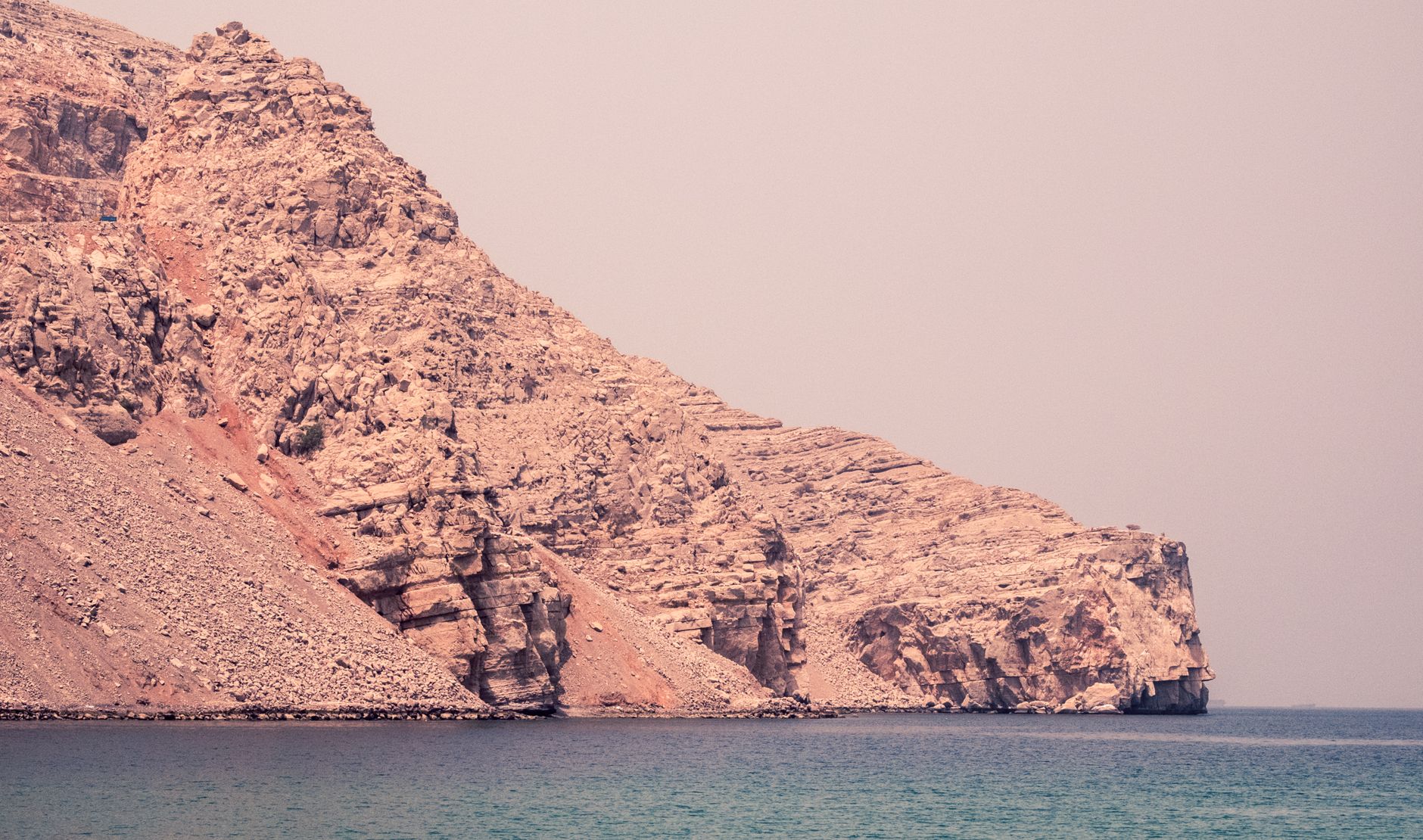 Bessent: acordul Hormuz vine azi sau mâine; Brent coboară sub 80$