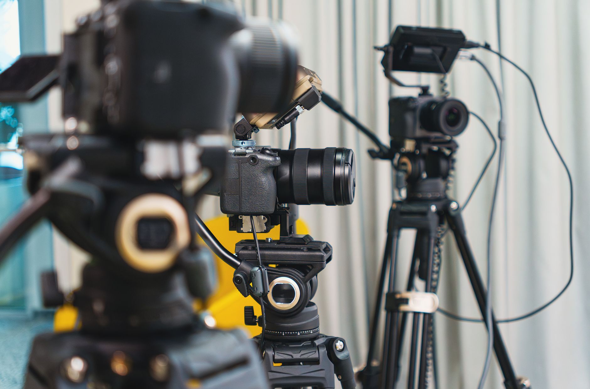 Camera adoptă decarbonizarea: PNRR blocat, Dan cere reexaminarea