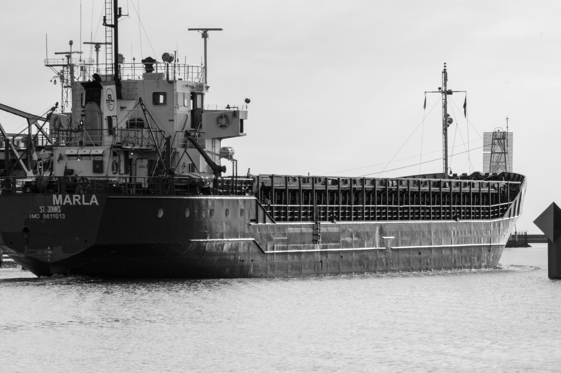 SUA redirecționează 49 de nave; Iranul dezbate interdicția la Ormuz