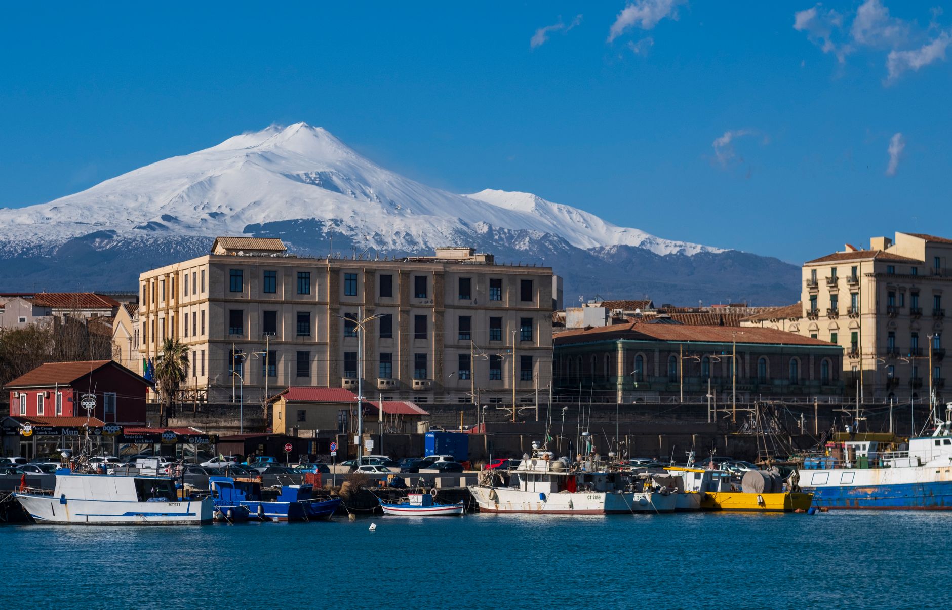 Etna blochează Catania: 700 de zboruri anulate, cenușă până în Libia