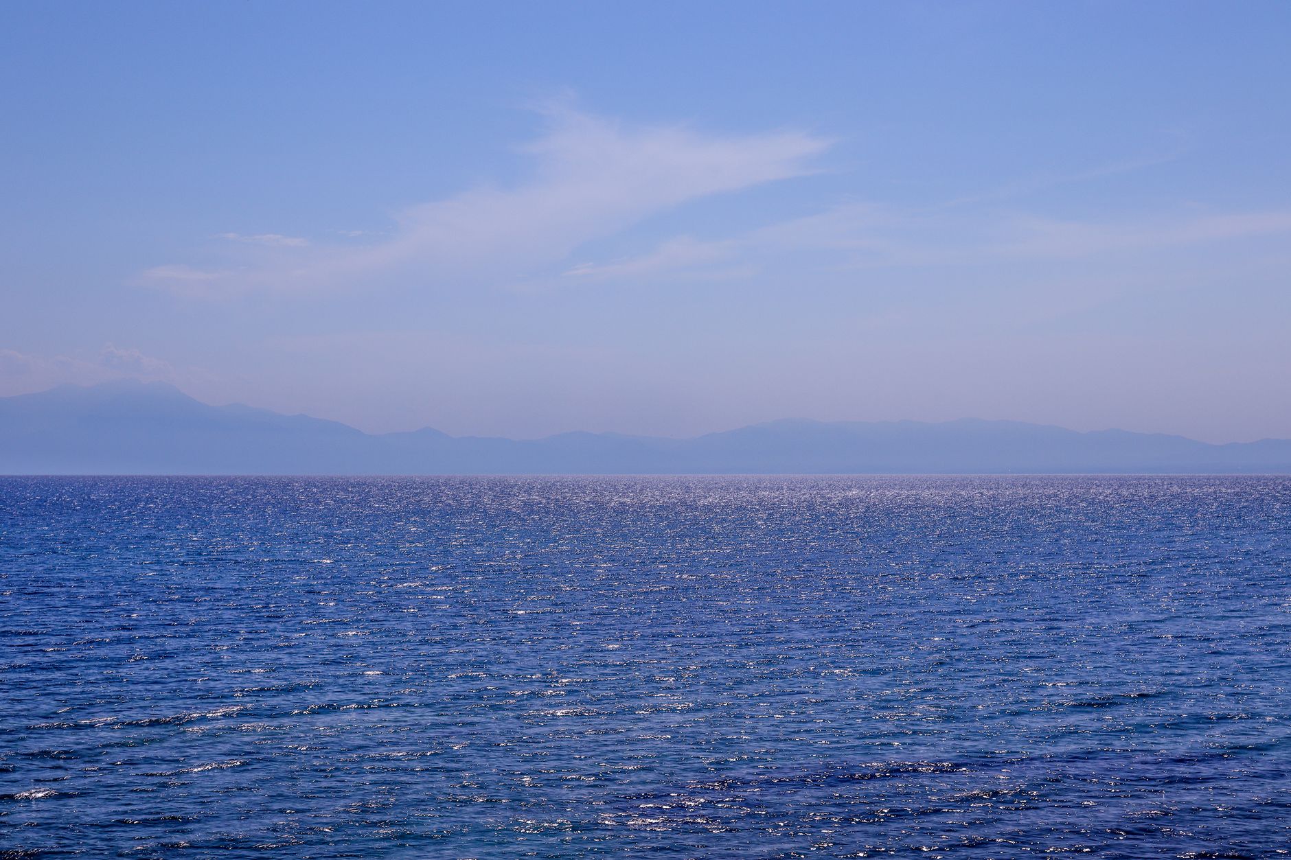 Incendiu în Halkidiki determină evacuarea a sute de turiști pe mare