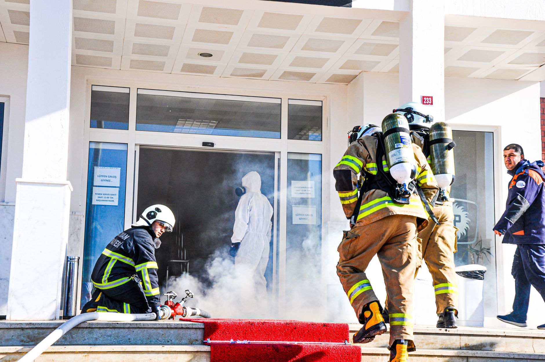 Incendii mistuie 300 ha în Caraș-Severin; Domogled, în pericol