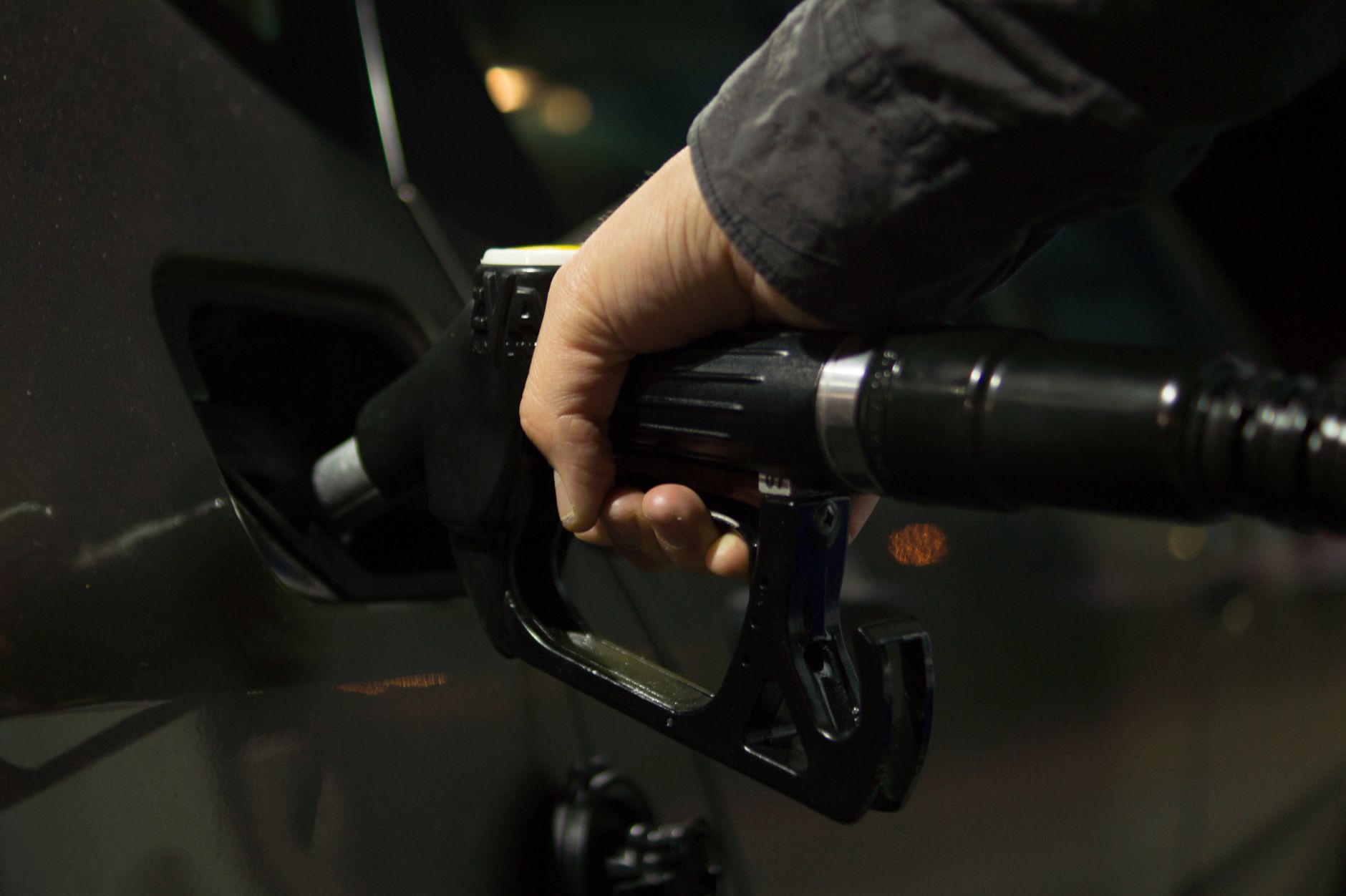 Motorina depășește 10 lei la 48 de ore de la reducerea accizei