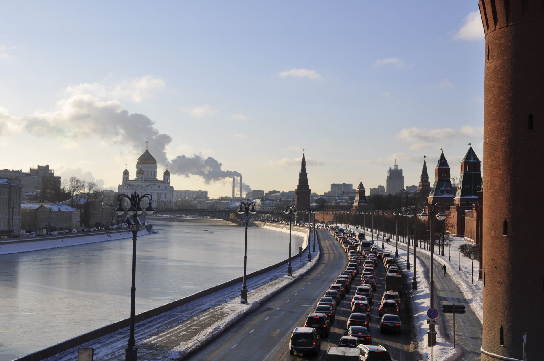 Rusia importă benzină: Moscova impune raționarea carburanților