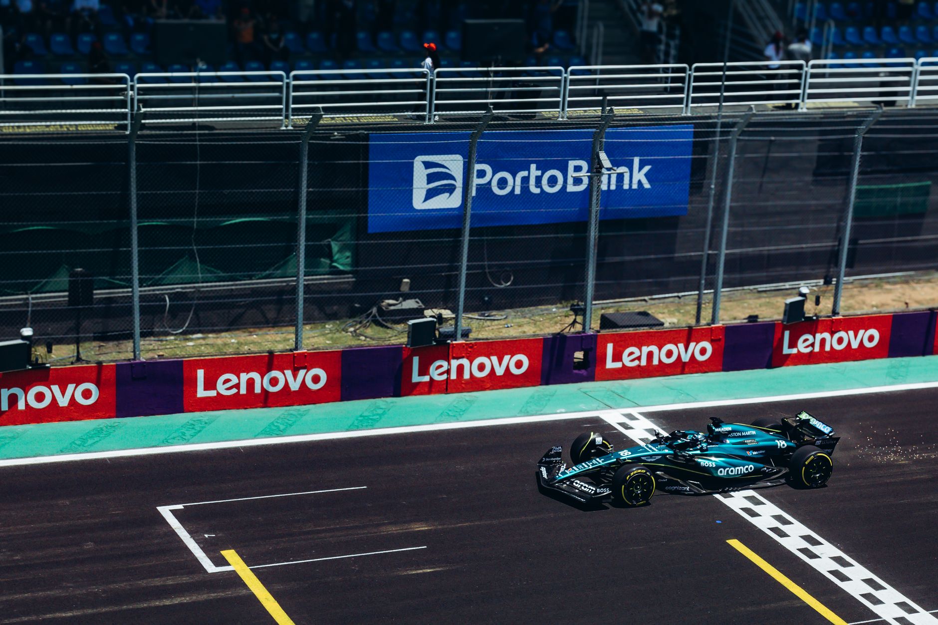 Russell domină sprint-ul Olandei: Leclerc P2, Antonelli rămâne lider