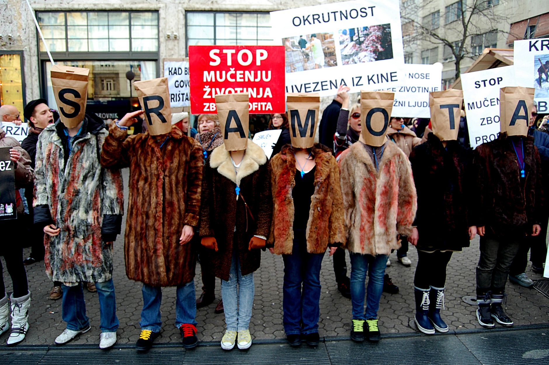Zelenski: alegeri în război ar diviza Ucraina; Rusia, 630 de rachete
