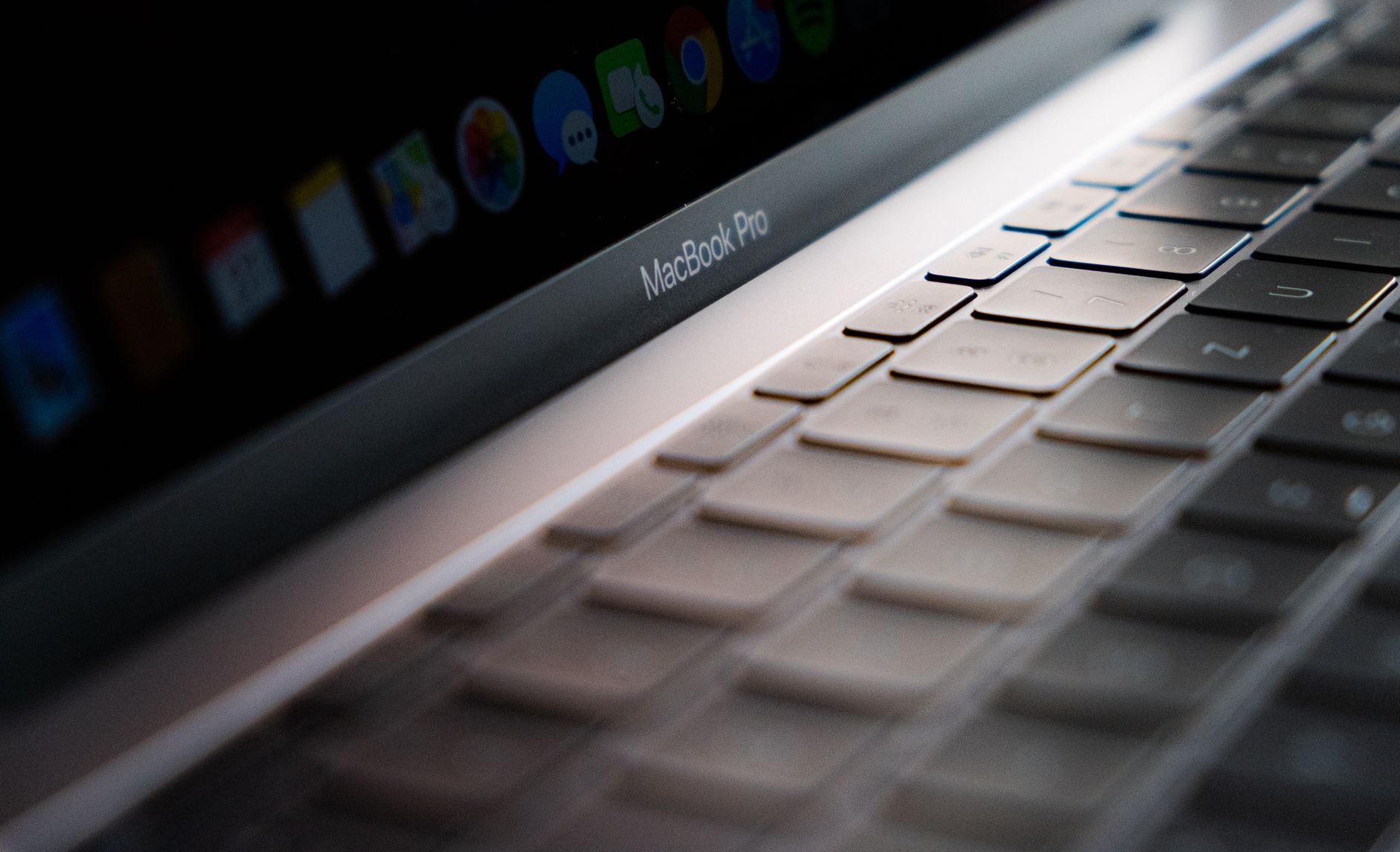 Apple lansează Mac Mini și Mac Studio cu noile cipuri M6 și M5 Ultra